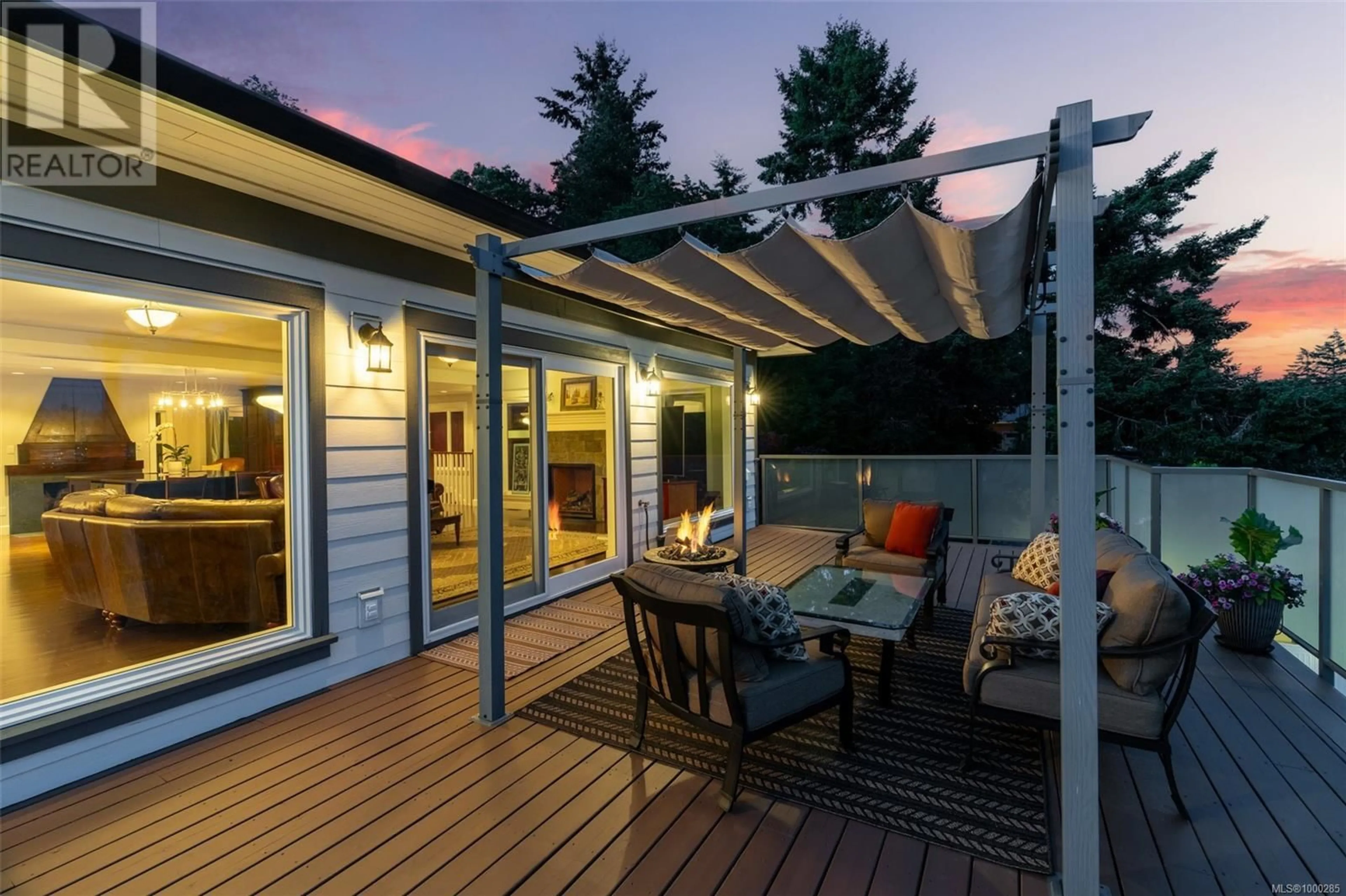 Patio, street for 834 ROYAL OAK AVENUE, Saanich British Columbia V8X3T2