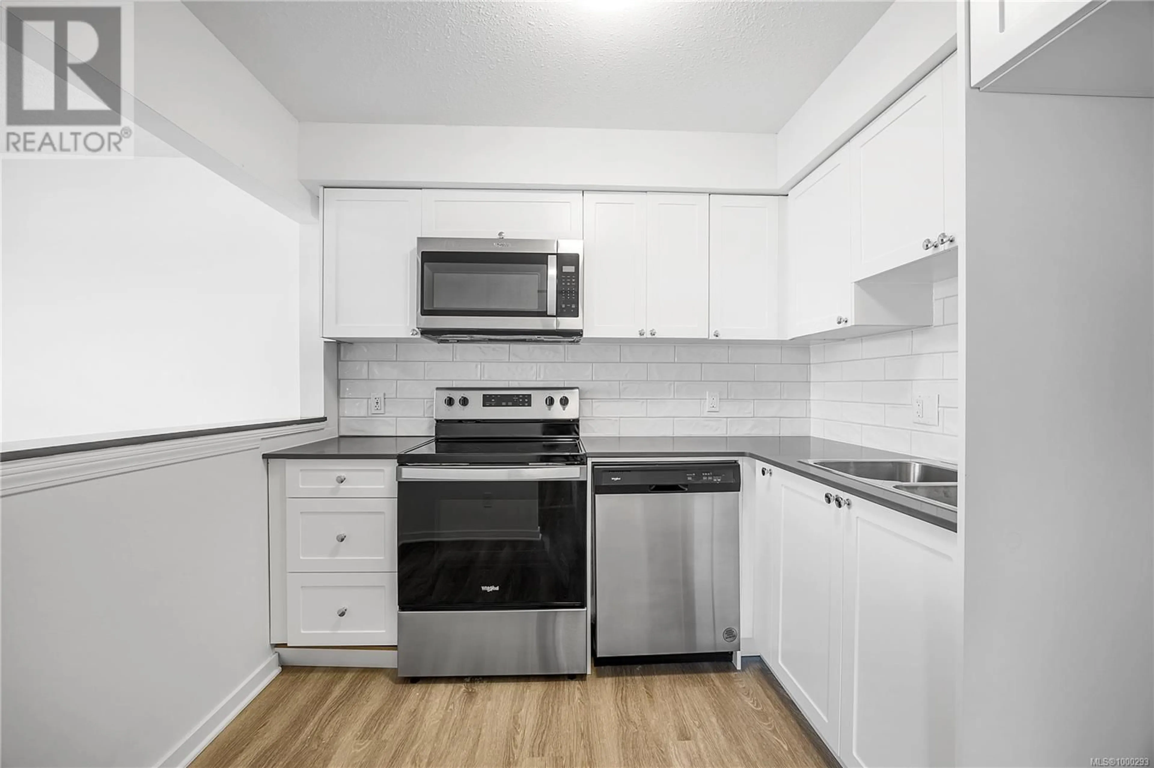 Standard kitchen, unknown for 101 - 1651 DUFFERIN CRESCENT, Nanaimo British Columbia V9S5T1