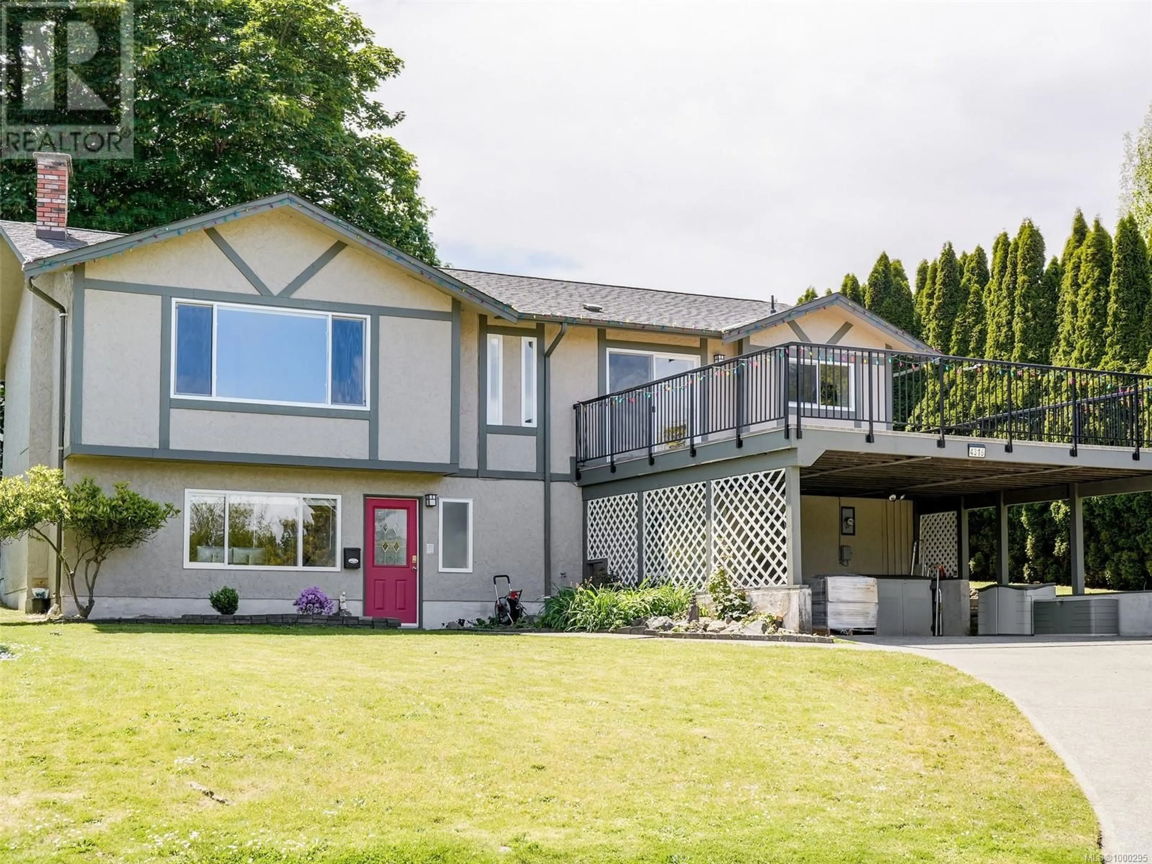 Home with vinyl exterior material, street for 4316 RAMSAY PLACE, Saanich British Columbia V8N4Y7