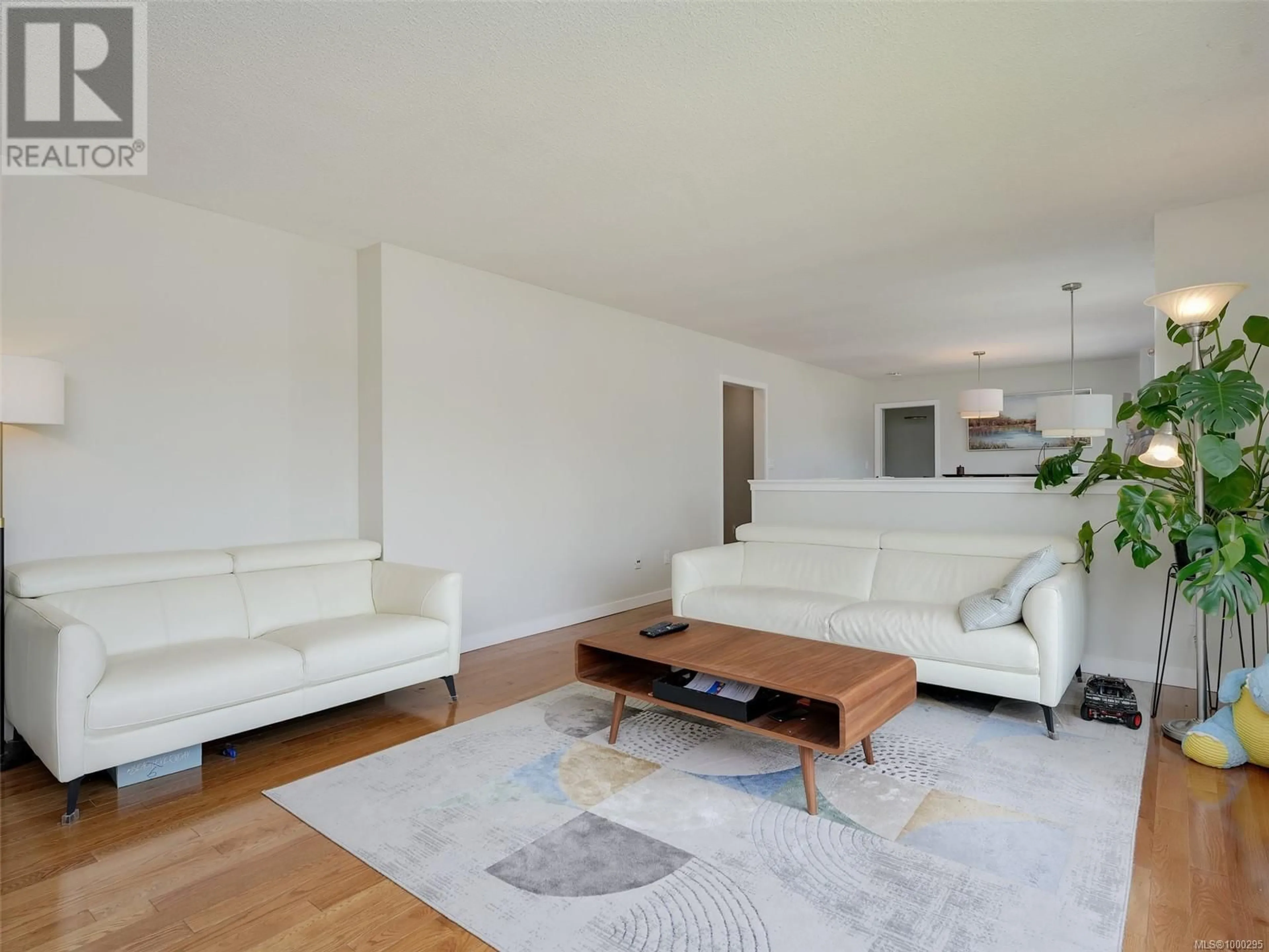 Living room with furniture, wood/laminate floor for 4316 RAMSAY PLACE, Saanich British Columbia V8N4Y7