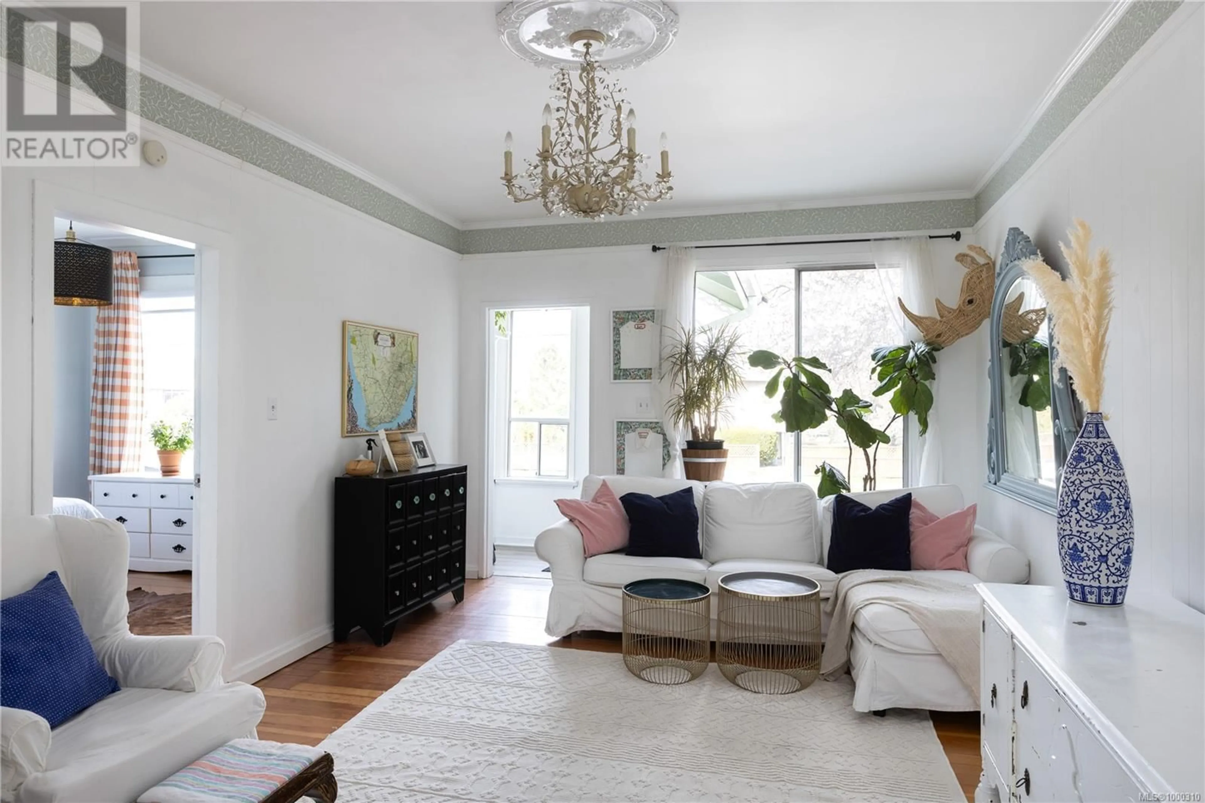 Living room with furniture, unknown for 1561 NORTH DAIRY ROAD, Victoria British Columbia V8T3T9
