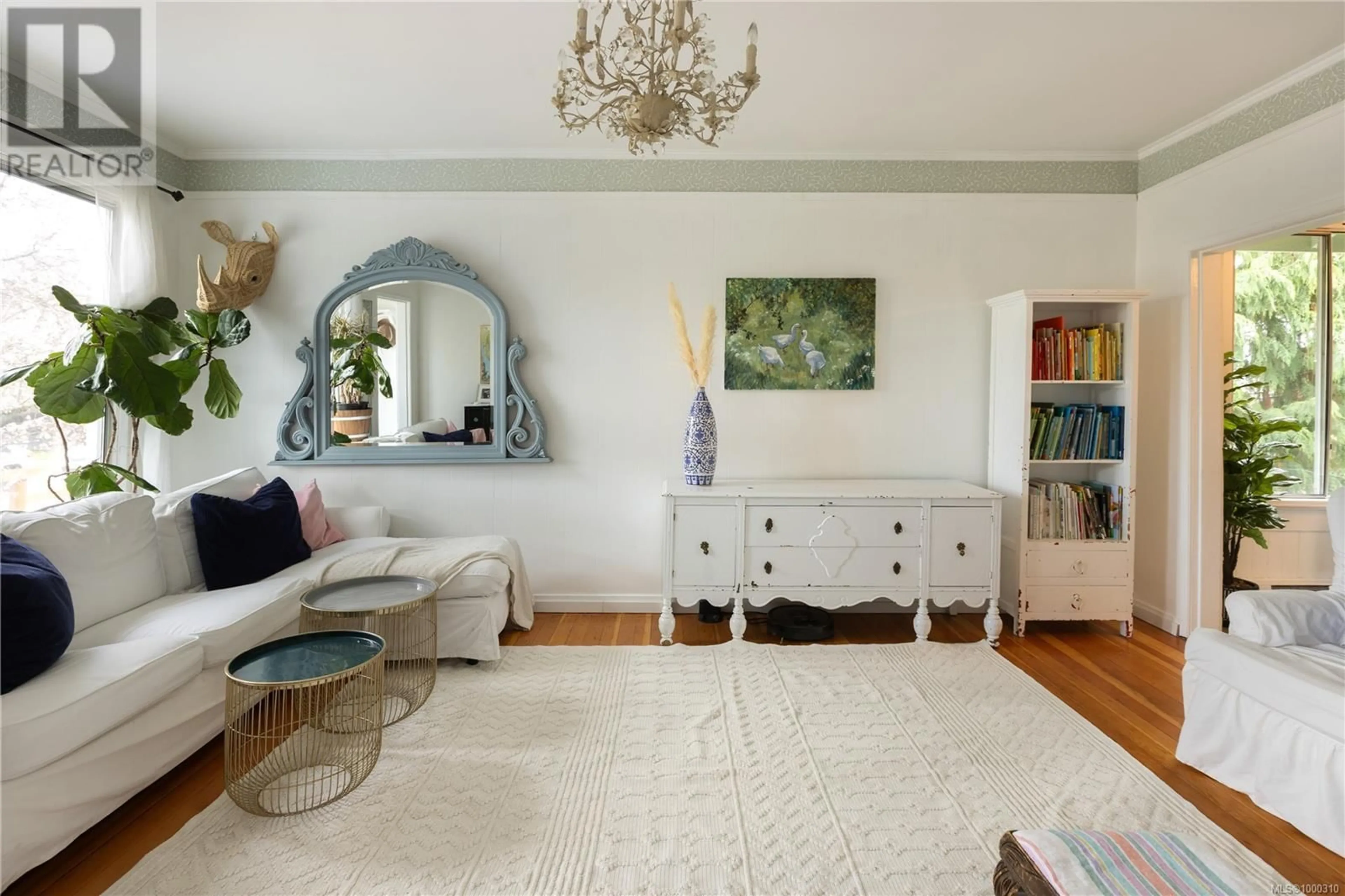 Living room with furniture, unknown for 1561 NORTH DAIRY ROAD, Victoria British Columbia V8T3T9