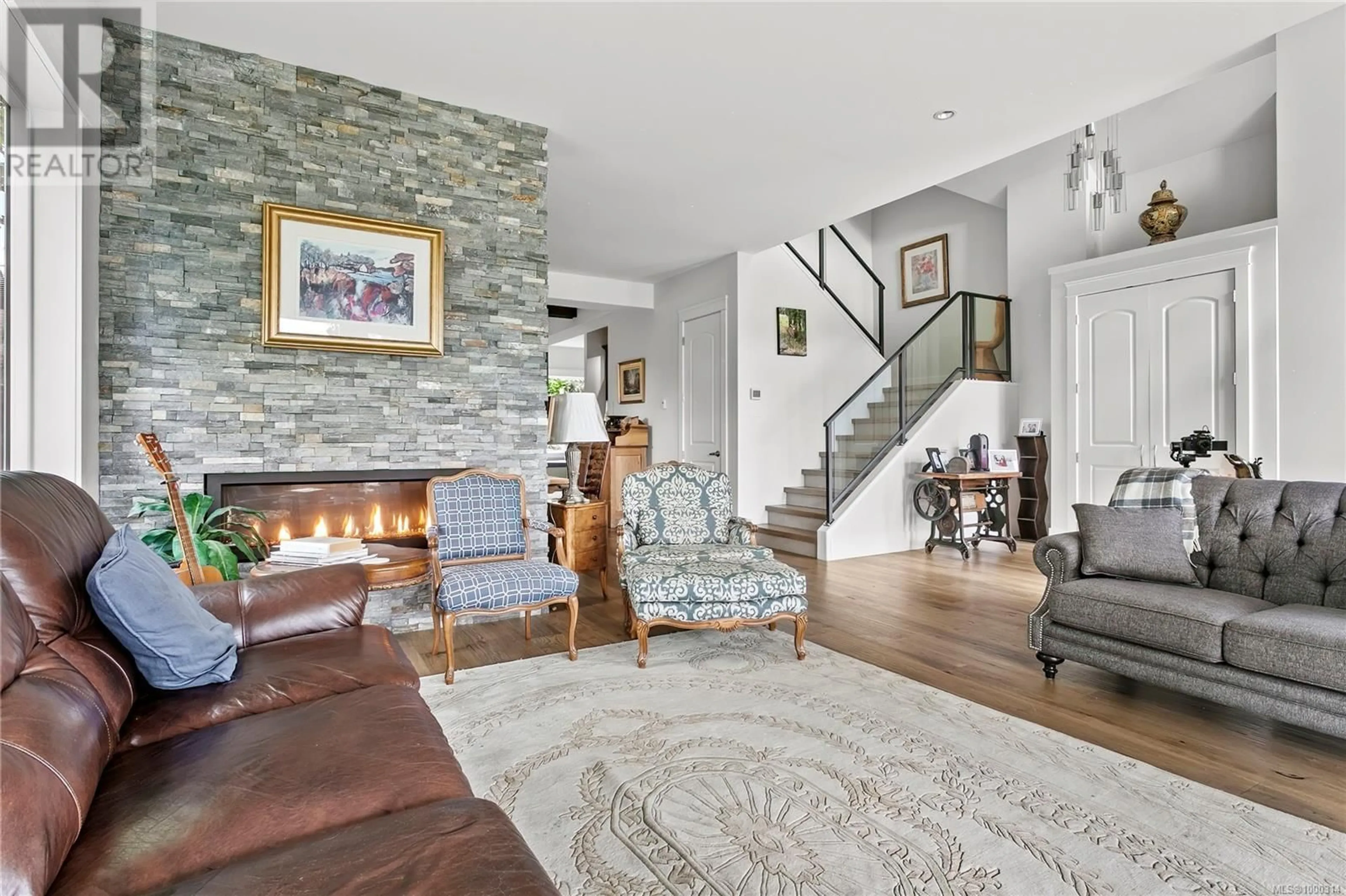 Living room with furniture, unknown for 1430 PAYTON PLACE, Saanich British Columbia V8X2B8
