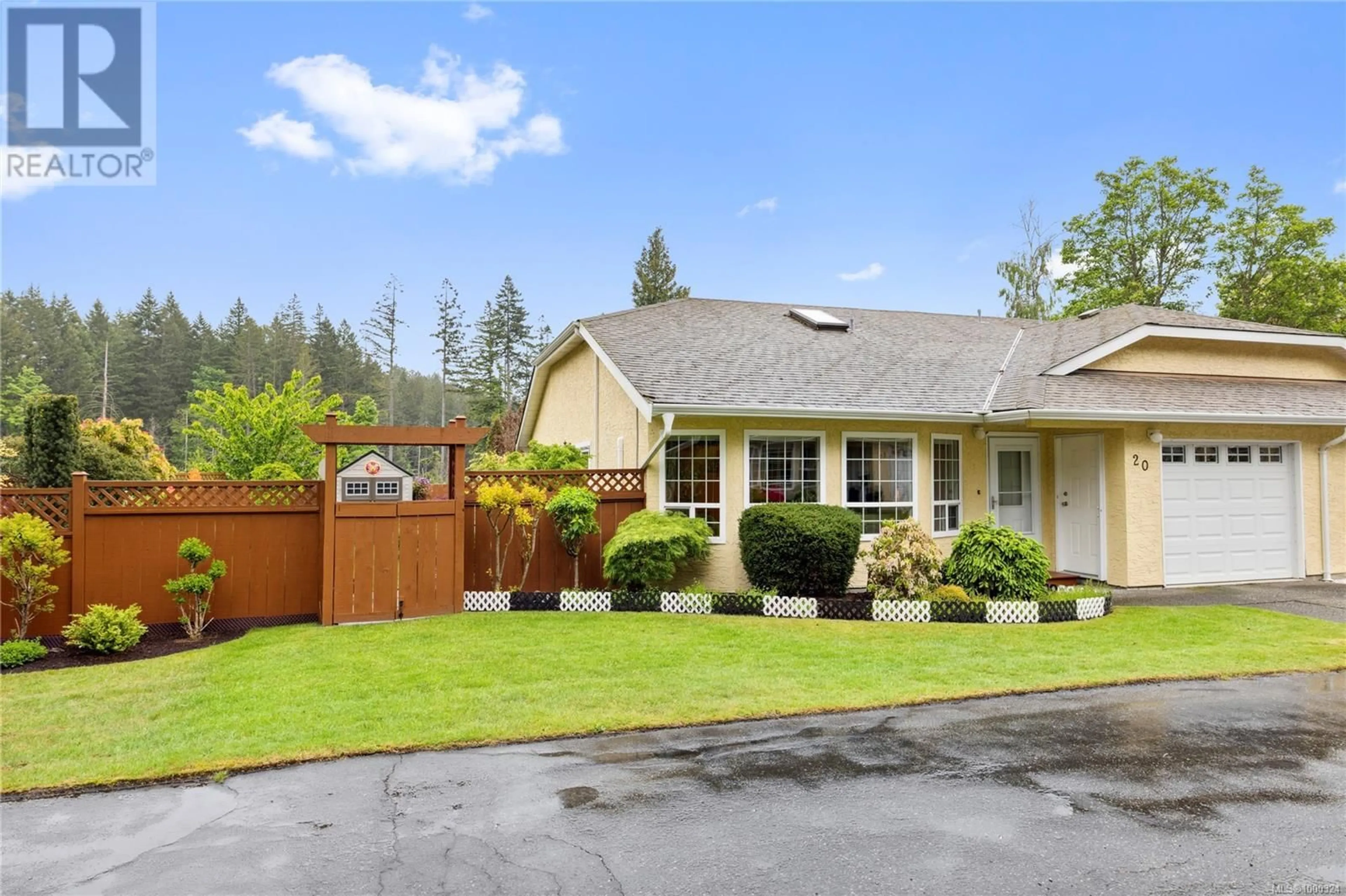 Home with vinyl exterior material, street for 20 - 4750 UPLANDS DRIVE, Nanaimo British Columbia V9T5V1
