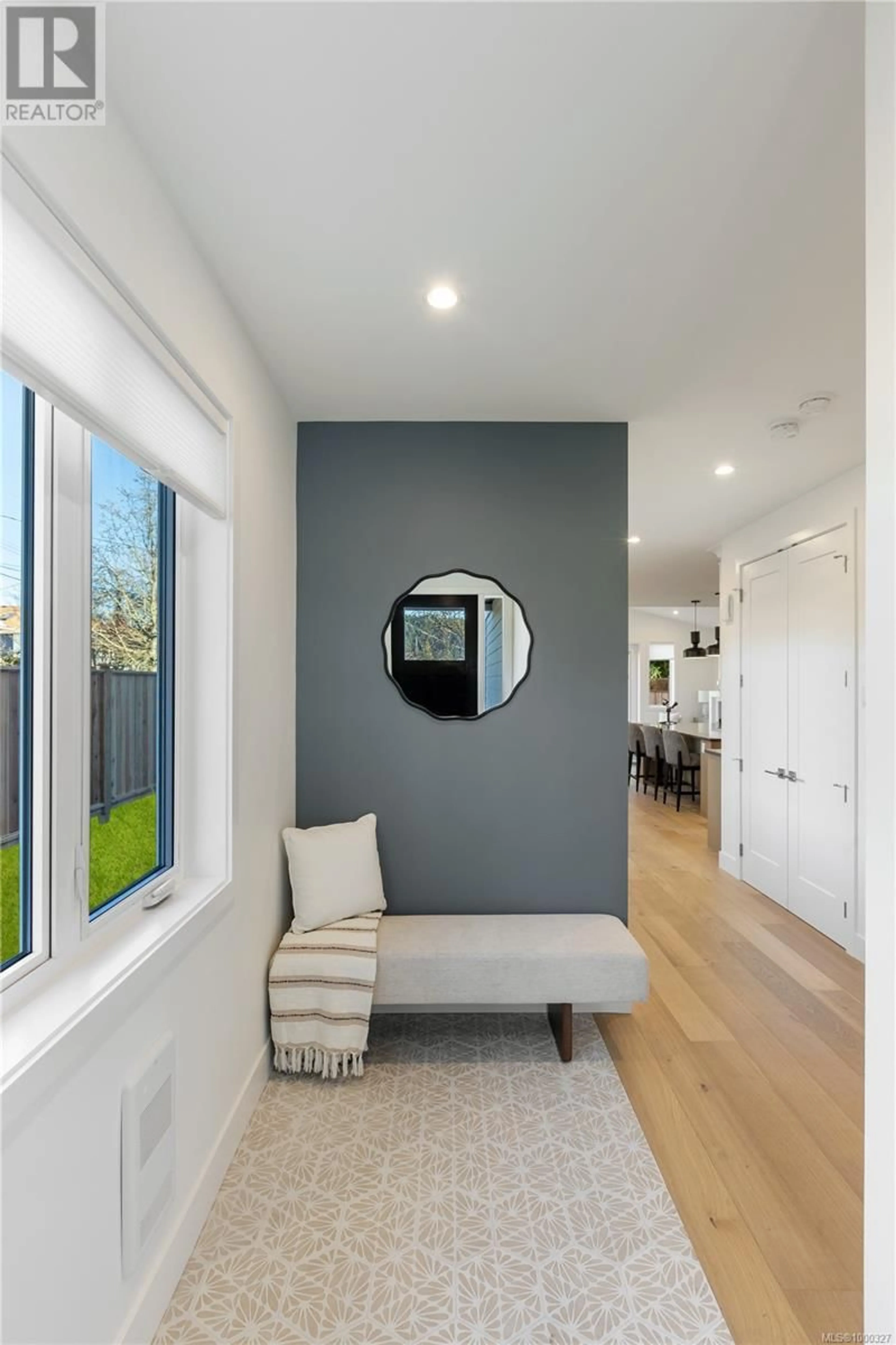 Indoor entryway for 4319 MAJESTIC DRIVE, Saanich British Columbia V8N3H1