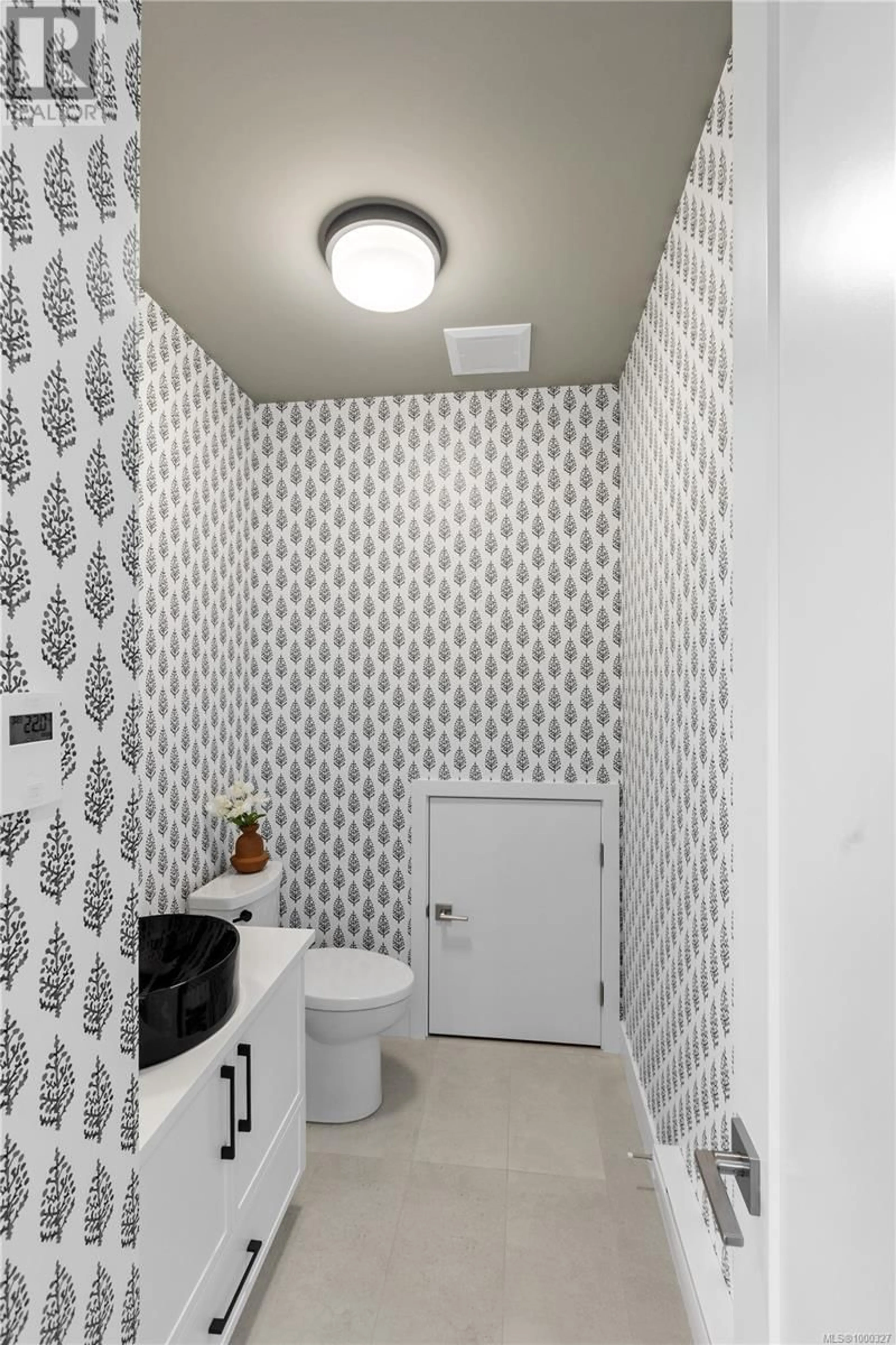 Standard bathroom, ceramic/tile floor for 4319 MAJESTIC DRIVE, Saanich British Columbia V8N3H1
