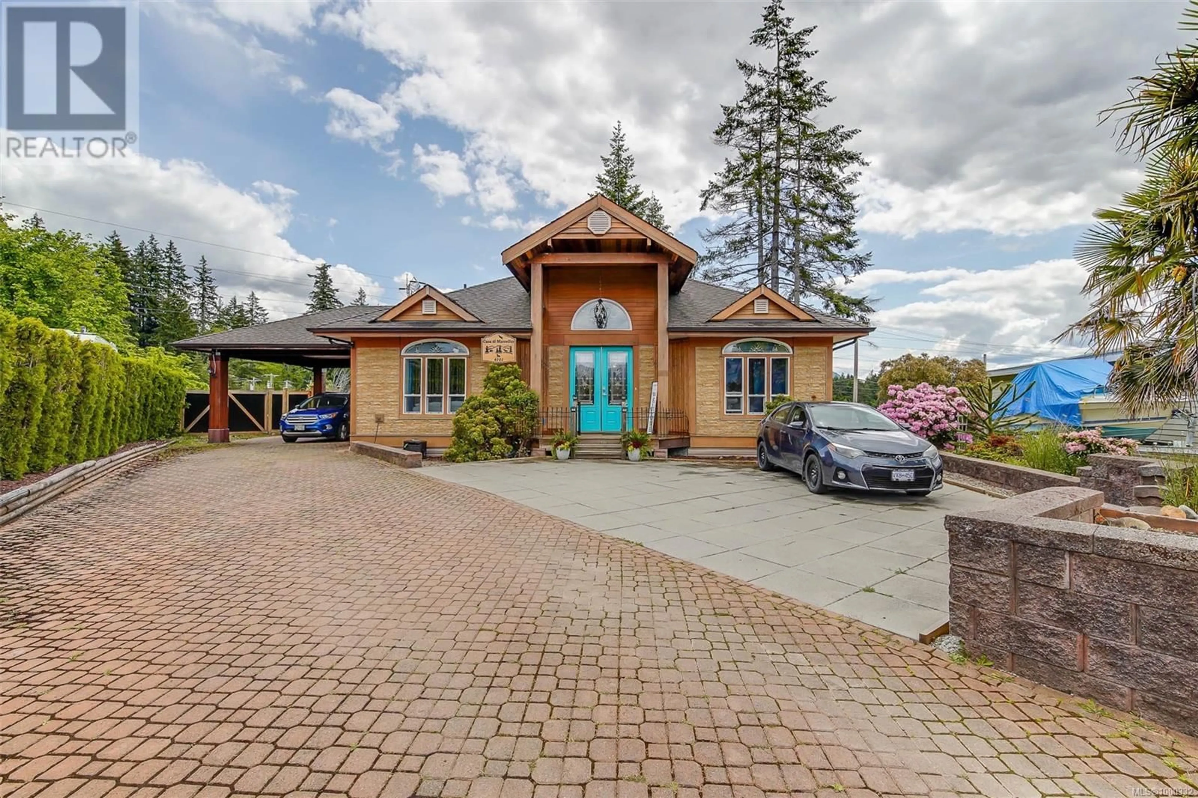 A pic from outside/outdoor area/front of a property/back of a property/a pic from drone, street for 4101 PARKINSON PLACE, Port Alberni British Columbia V9Y8B8