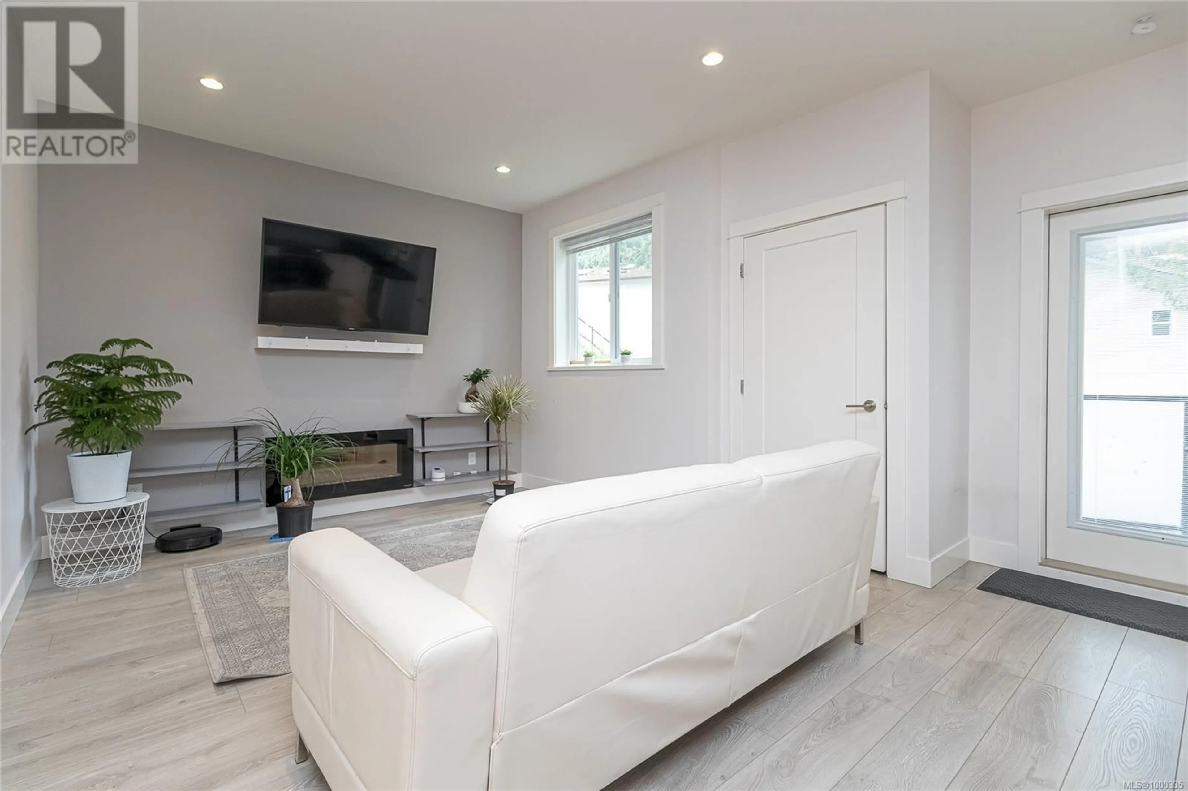 Living room with furniture, unknown for 3322 MESA PLACE, Langford British Columbia V9C2P3