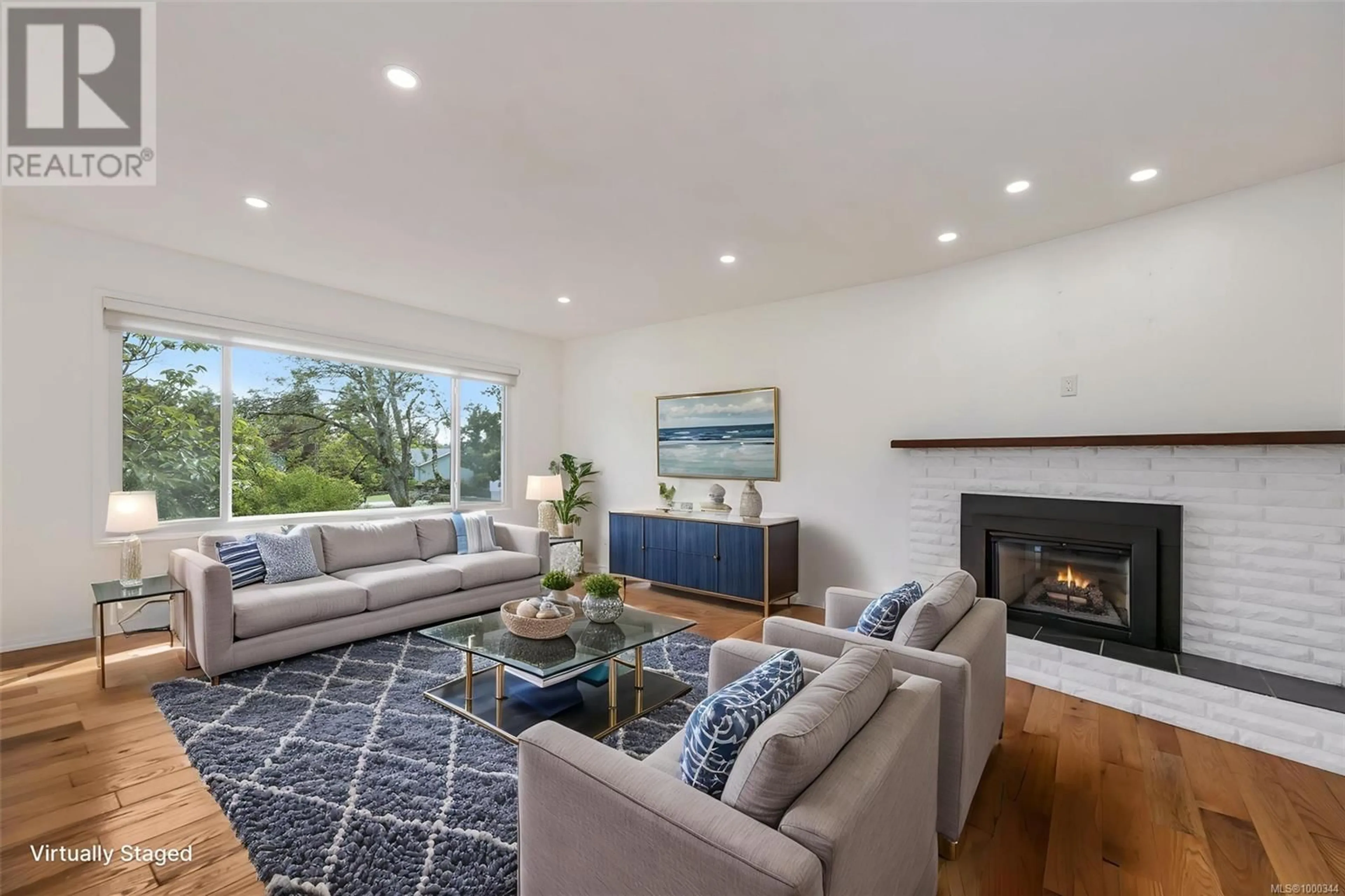 Living room with furniture, unknown for 1616 SARITA PLACE, Saanich British Columbia V8N3J4