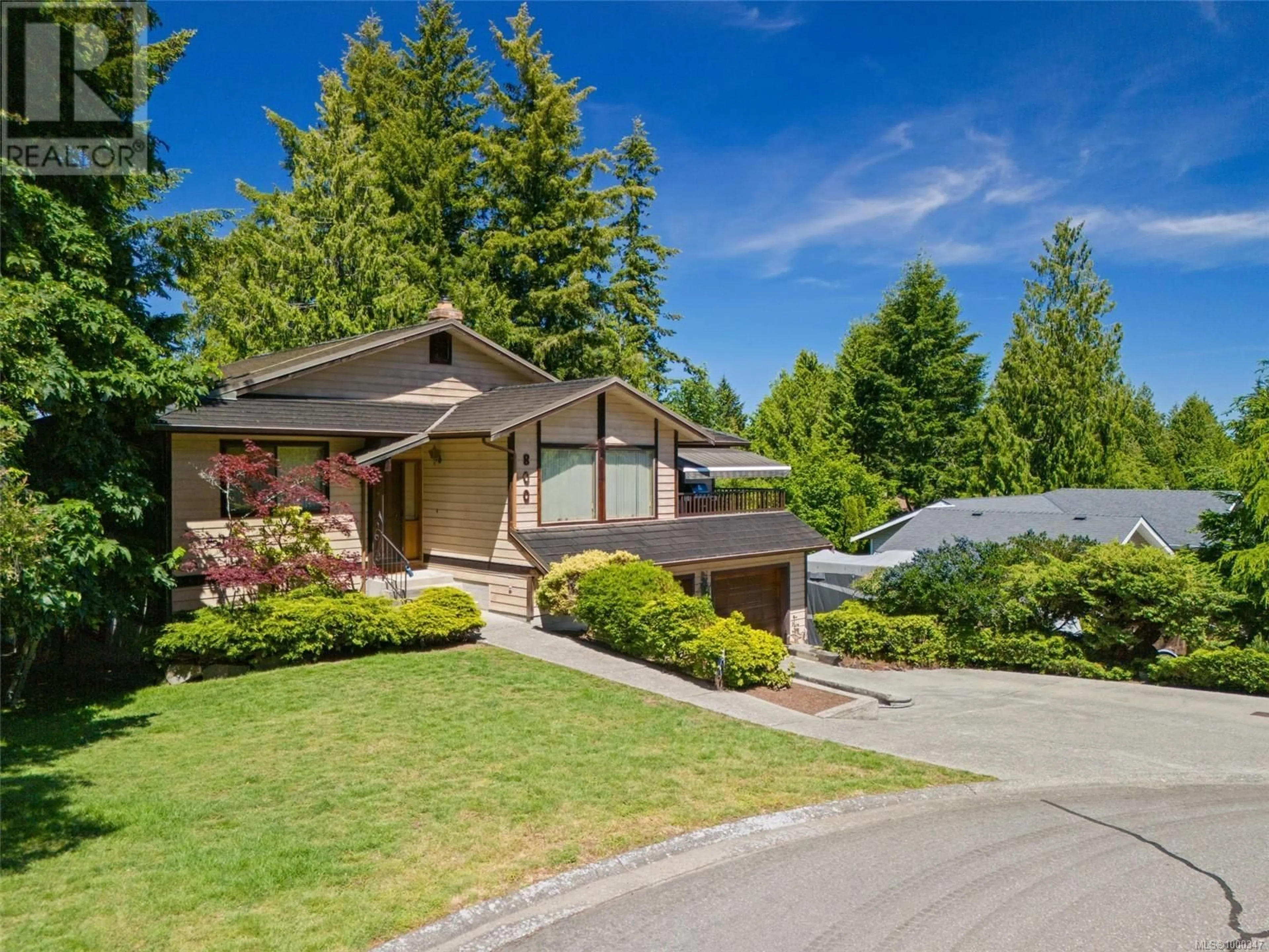 Home with vinyl exterior material, mountain view for 800 SEAMIST PLACE, Saanich British Columbia V8Y2R4