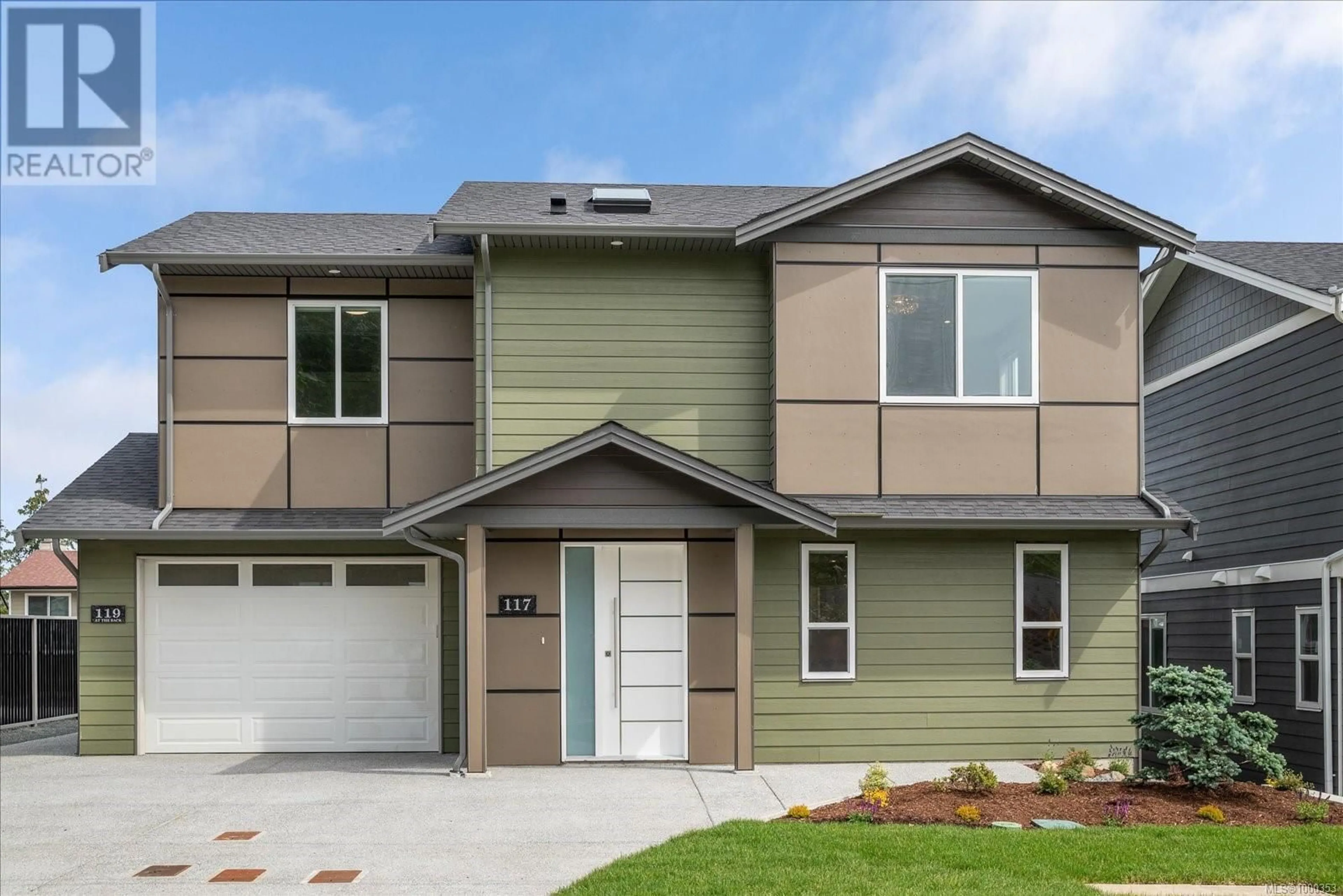 Home with vinyl exterior material, street for 117 DESPARD AVENUE WEST, Parksville British Columbia V9P1L4