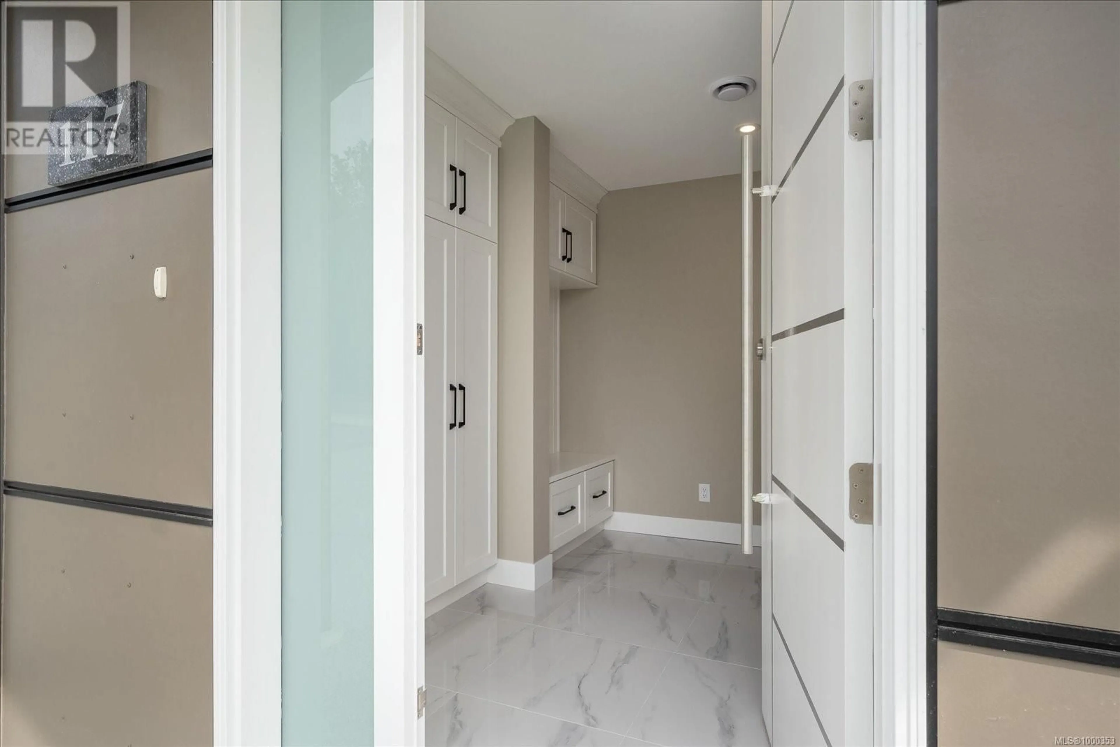 Indoor entryway for 117 DESPARD AVENUE WEST, Parksville British Columbia V9P1L4