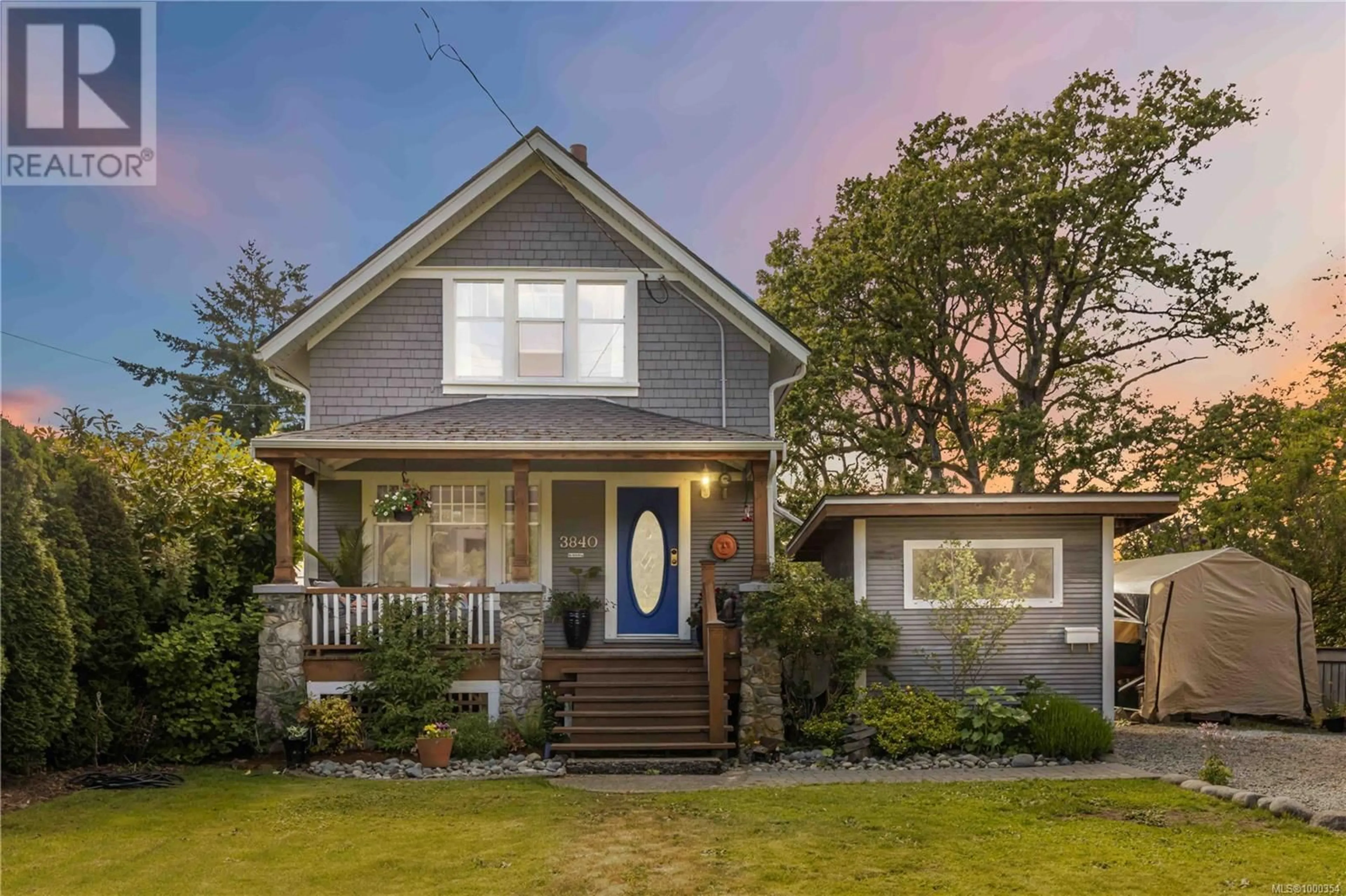 Home with vinyl exterior material, street for 3840 SAVANNAH AVENUE, Saanich British Columbia V8X1T5