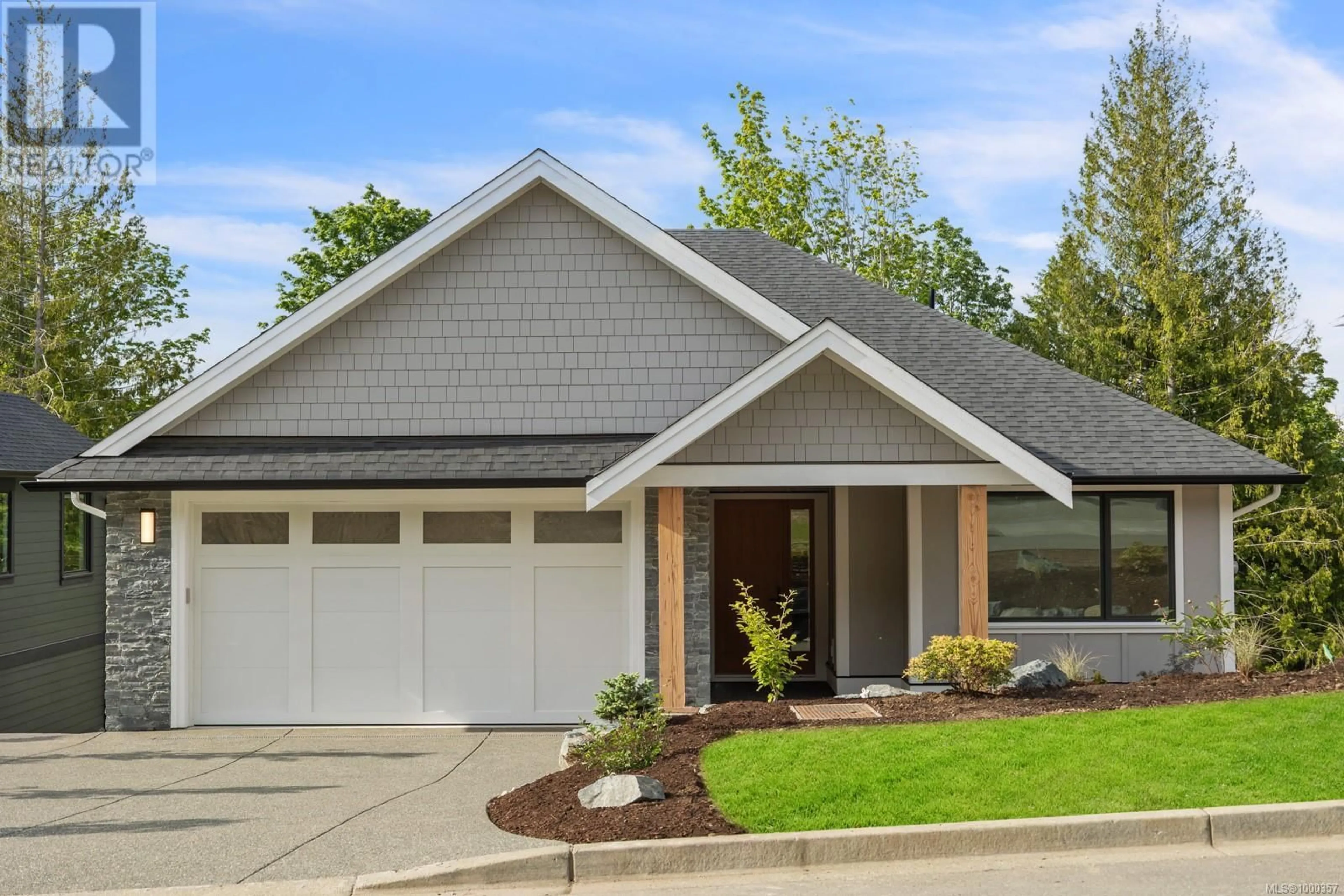 Home with vinyl exterior material, street for 3282 KLANAWA CRESCENT, Courtenay British Columbia V9N0H4