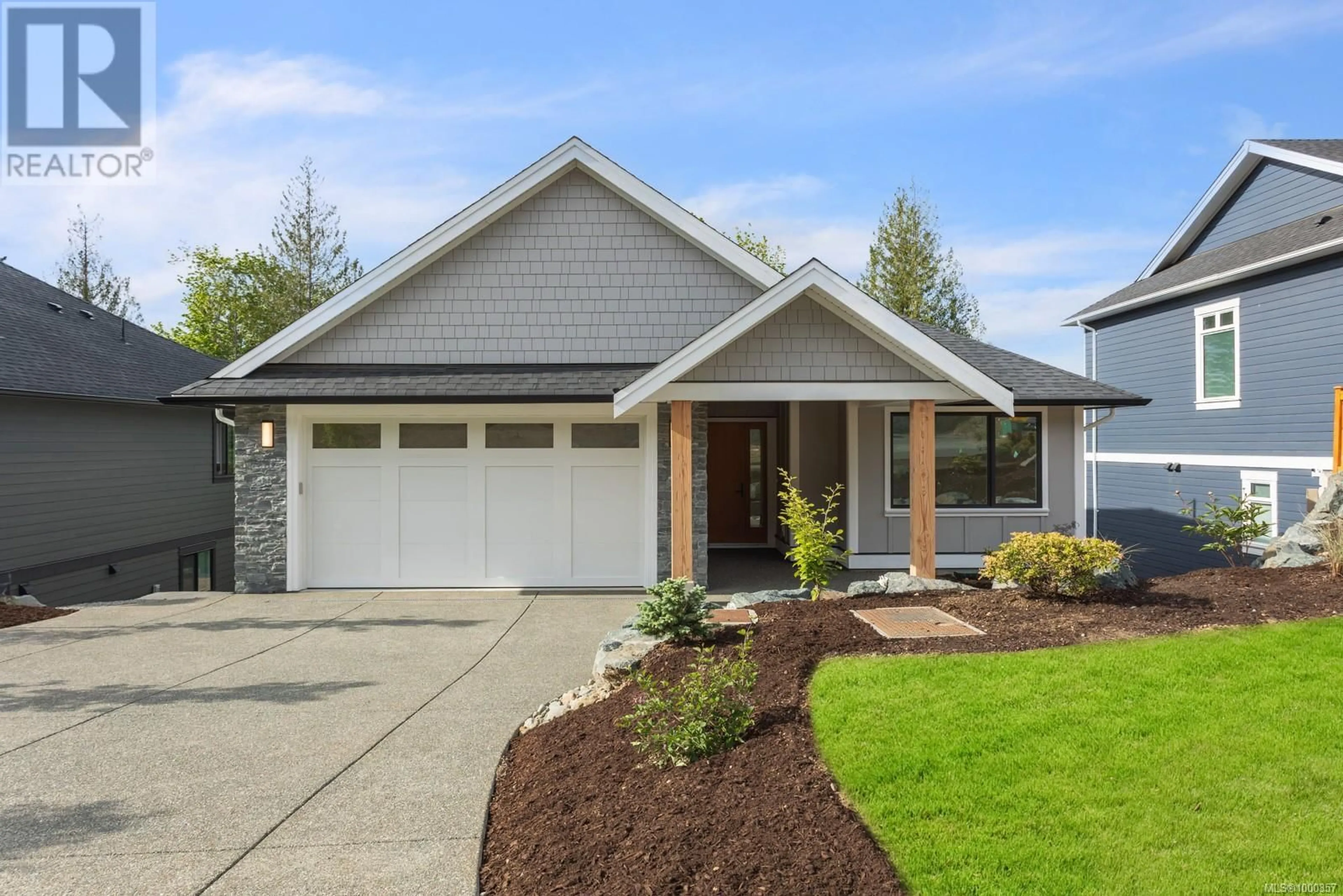Home with vinyl exterior material, street for 3282 KLANAWA CRESCENT, Courtenay British Columbia V9N0H4