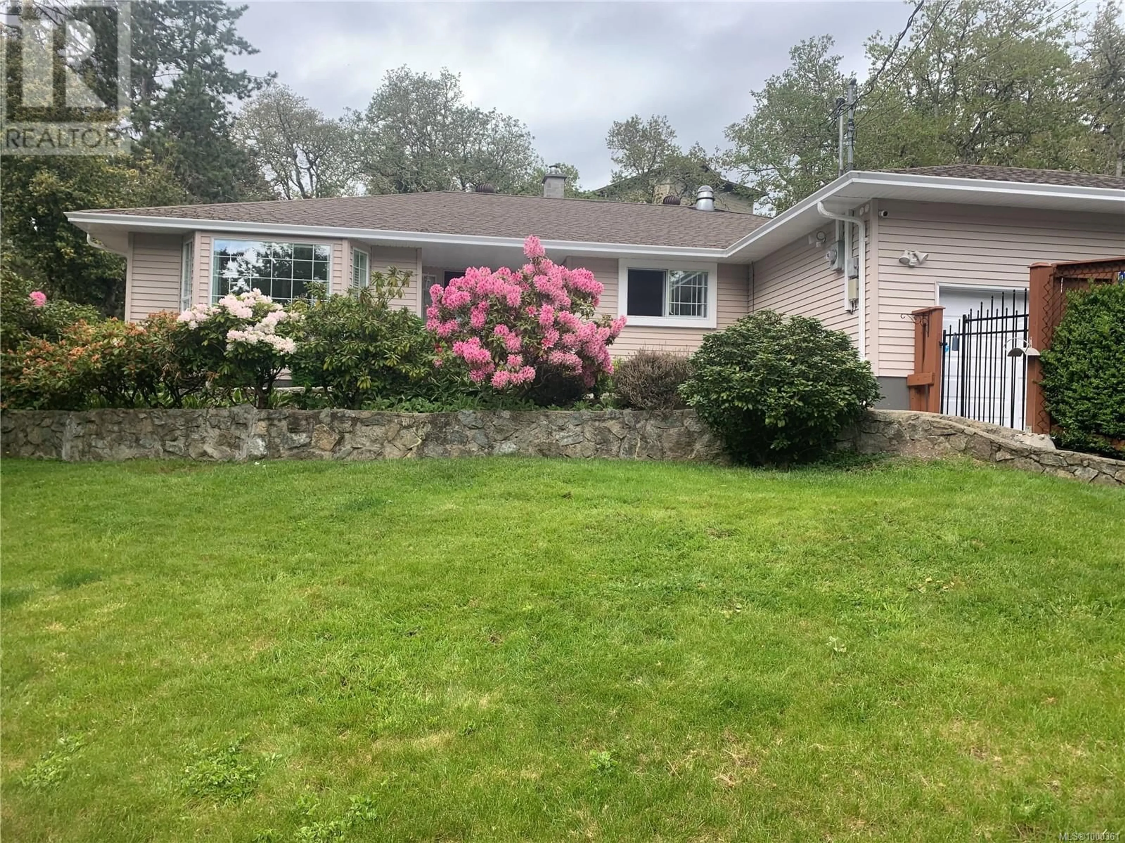 A pic from outside/outdoor area/front of a property/back of a property/a pic from drone, unknown for 1018 BENVENUTO AVENUE, Central Saanich British Columbia V8M1A1