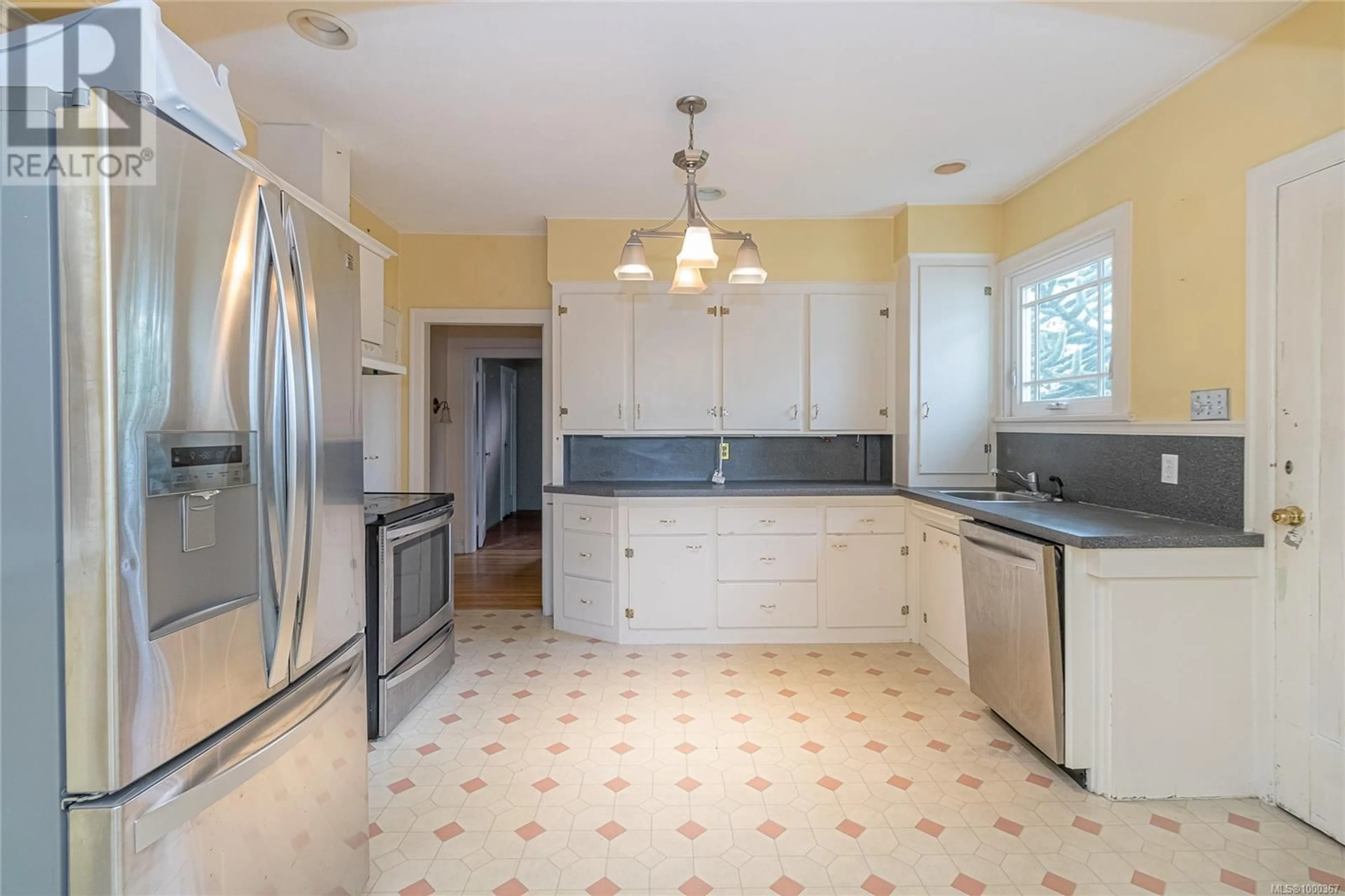 Open concept kitchen, ceramic/tile floor for 2719 RICHMOND ROAD, Saanich British Columbia V8R4T2