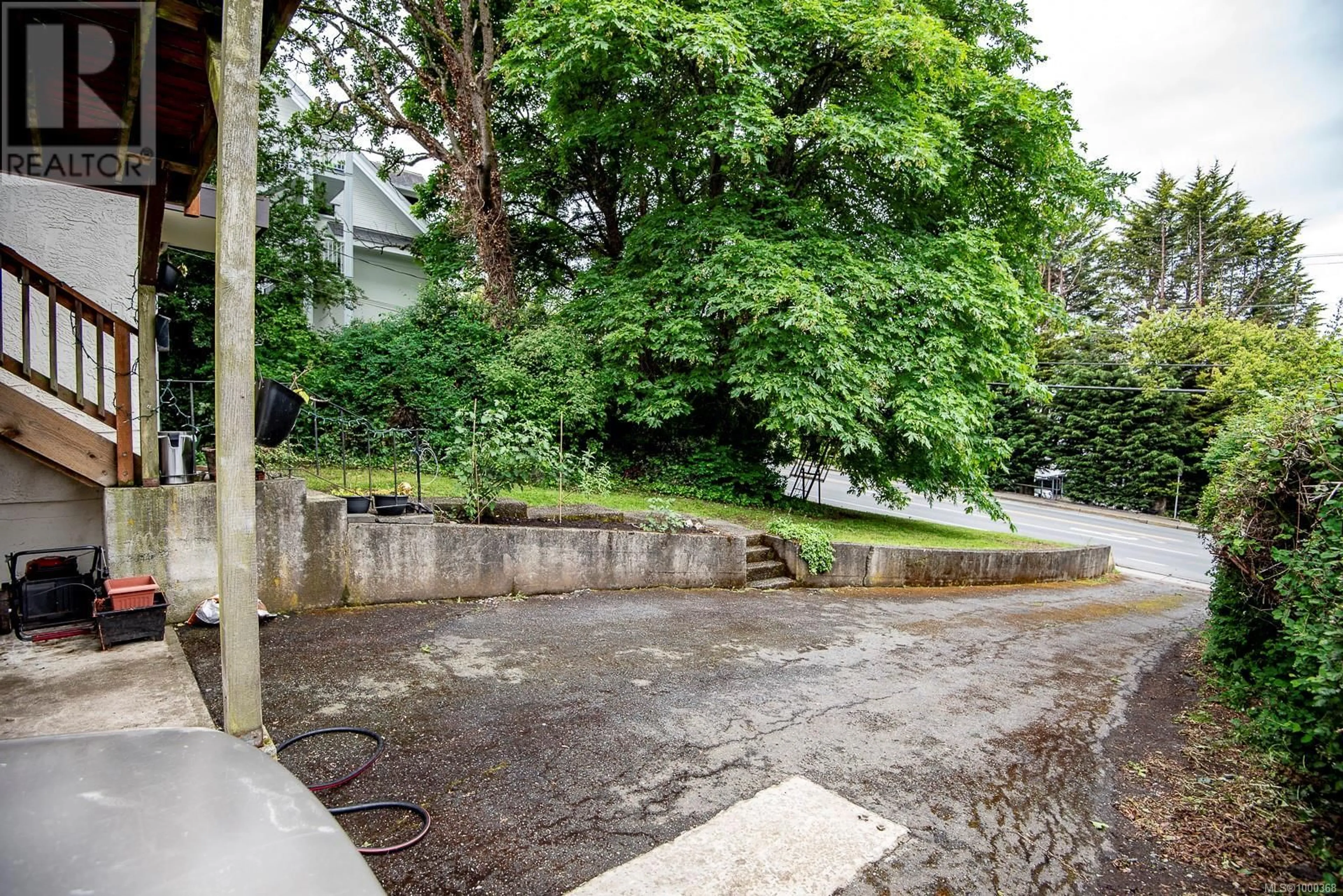 Patio, street for 651 ADMIRALS ROAD, Esquimalt British Columbia V9A2N6