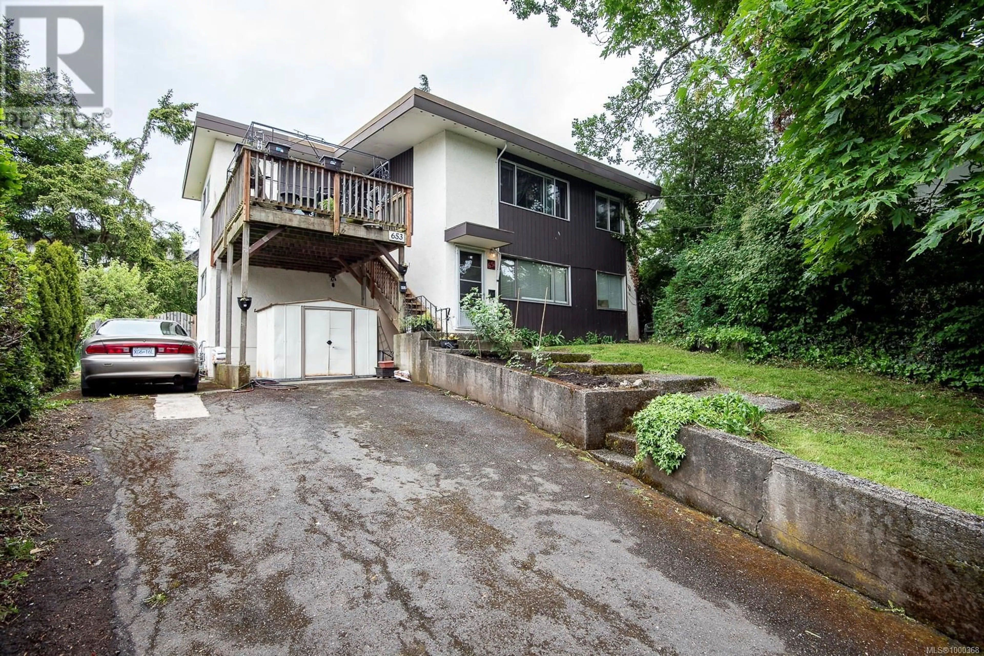 A pic from outside/outdoor area/front of a property/back of a property/a pic from drone, street for 651 ADMIRALS ROAD, Esquimalt British Columbia V9A2N6