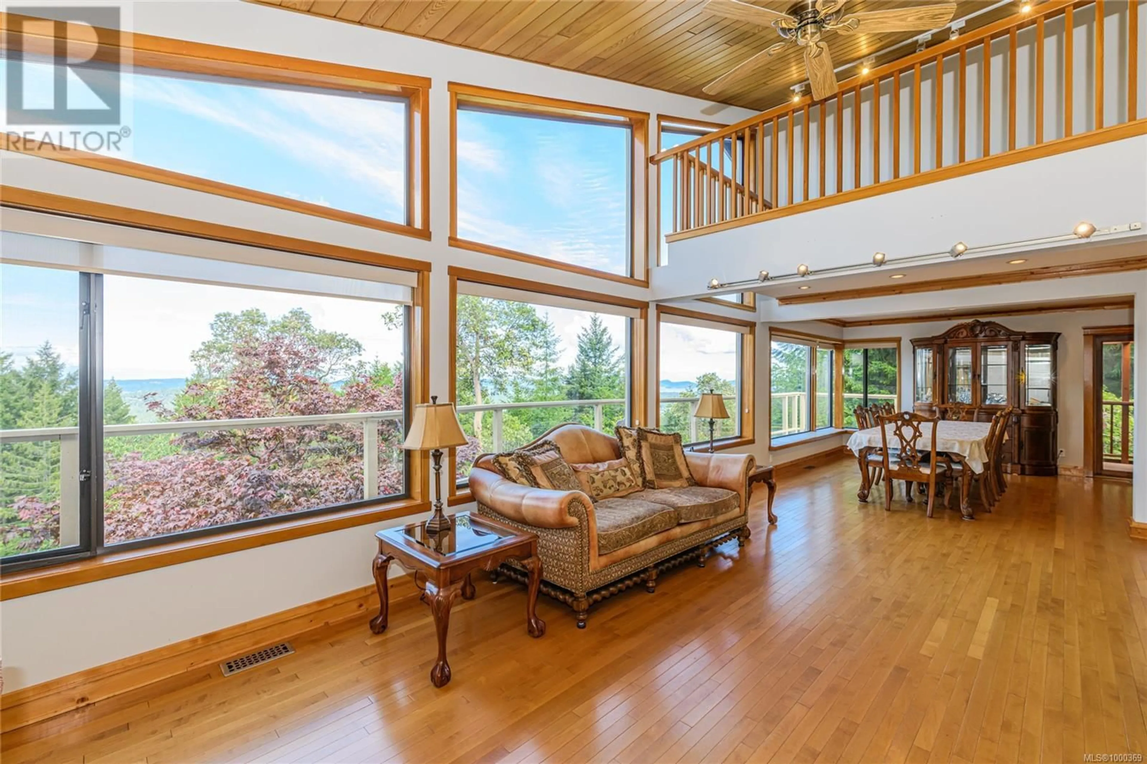 Living room with furniture, wood/laminate floor for 200 WILKIE WAY, Salt Spring British Columbia V8K2J4
