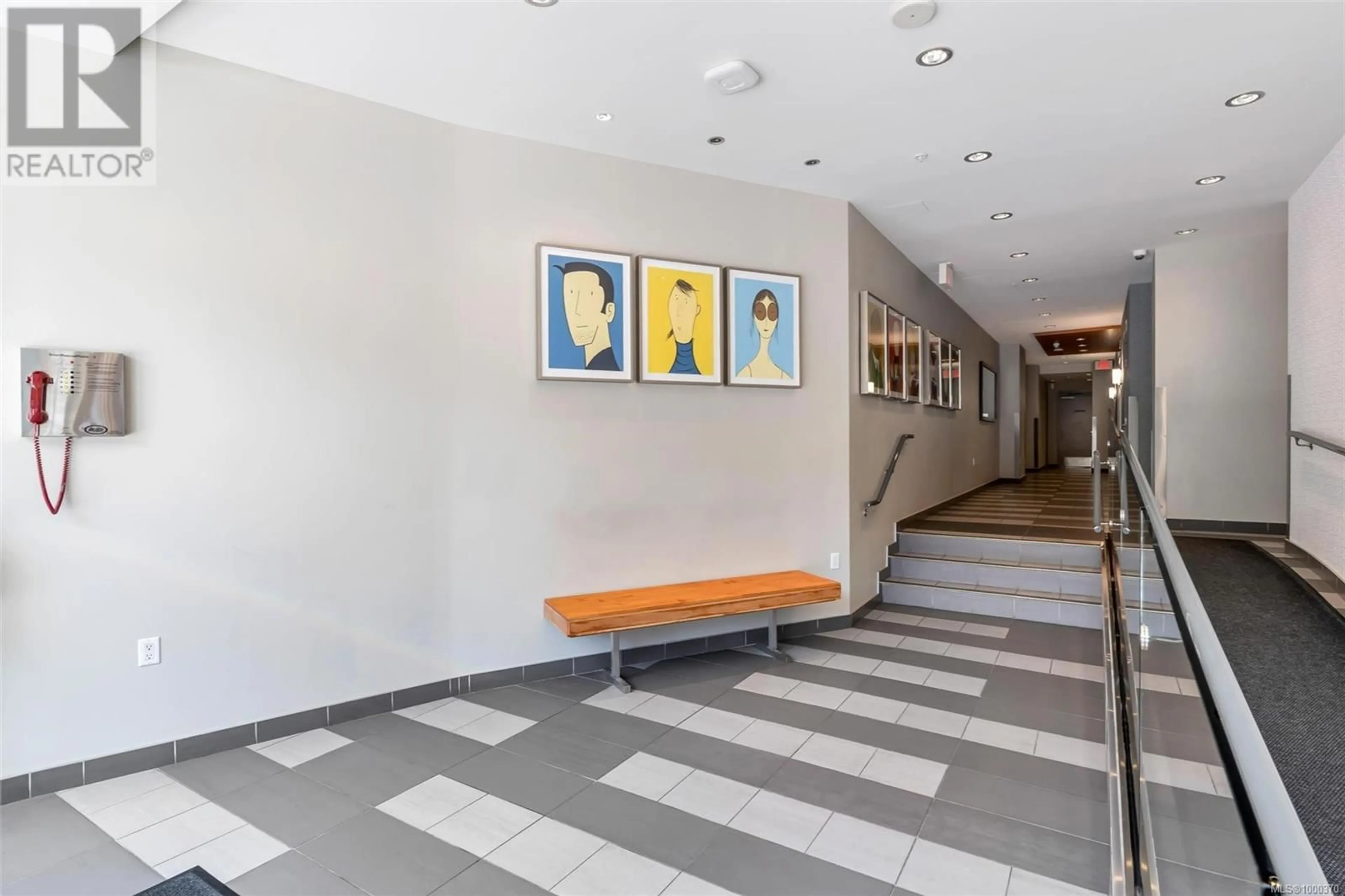 Indoor foyer for 1207 - 834 JOHNSON STREET, Victoria British Columbia V8W1N3