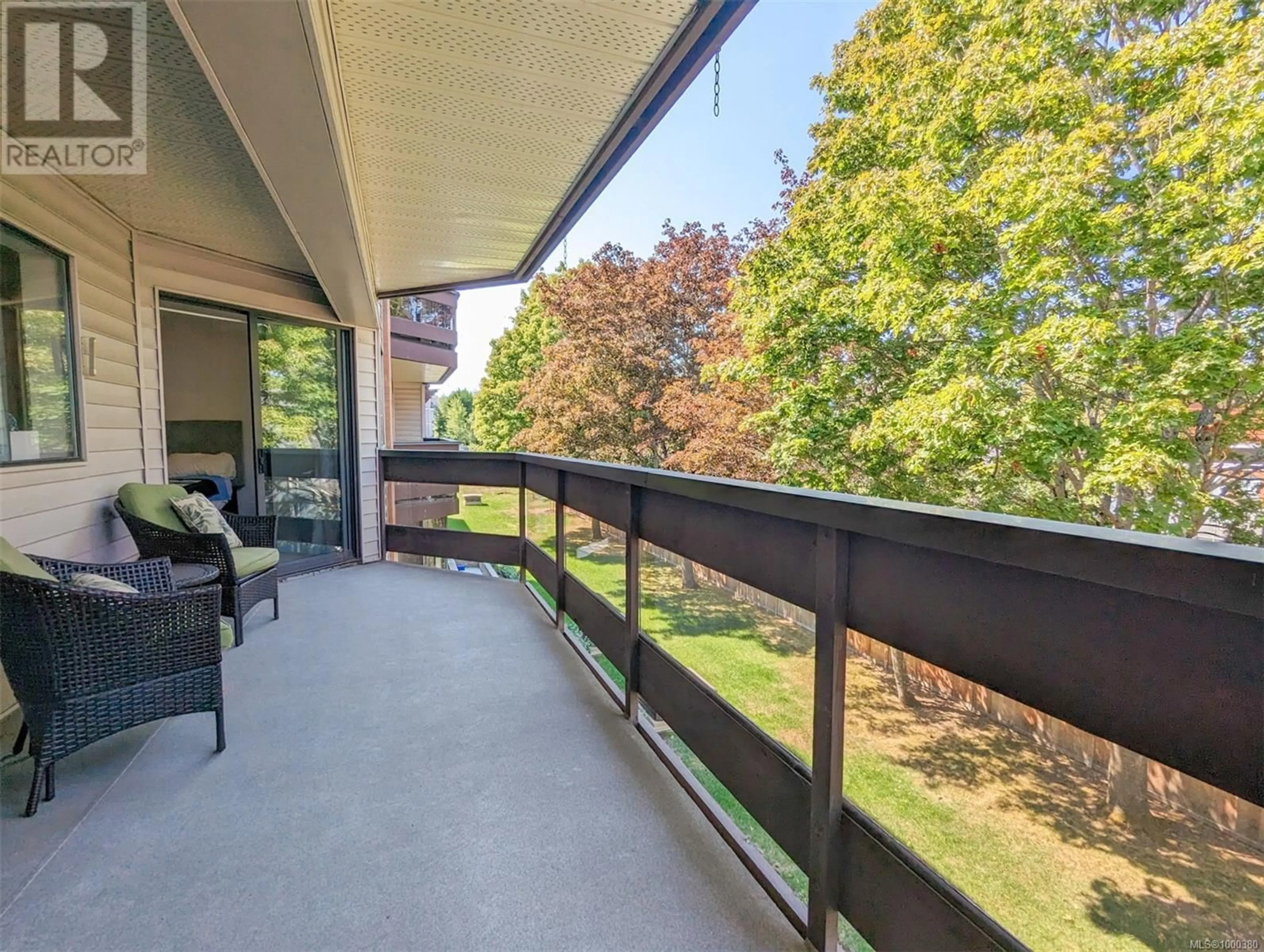 Patio, water/lake/river/ocean view for 309 - 1560 HILLSIDE AVENUE, Victoria British Columbia V8T5B8