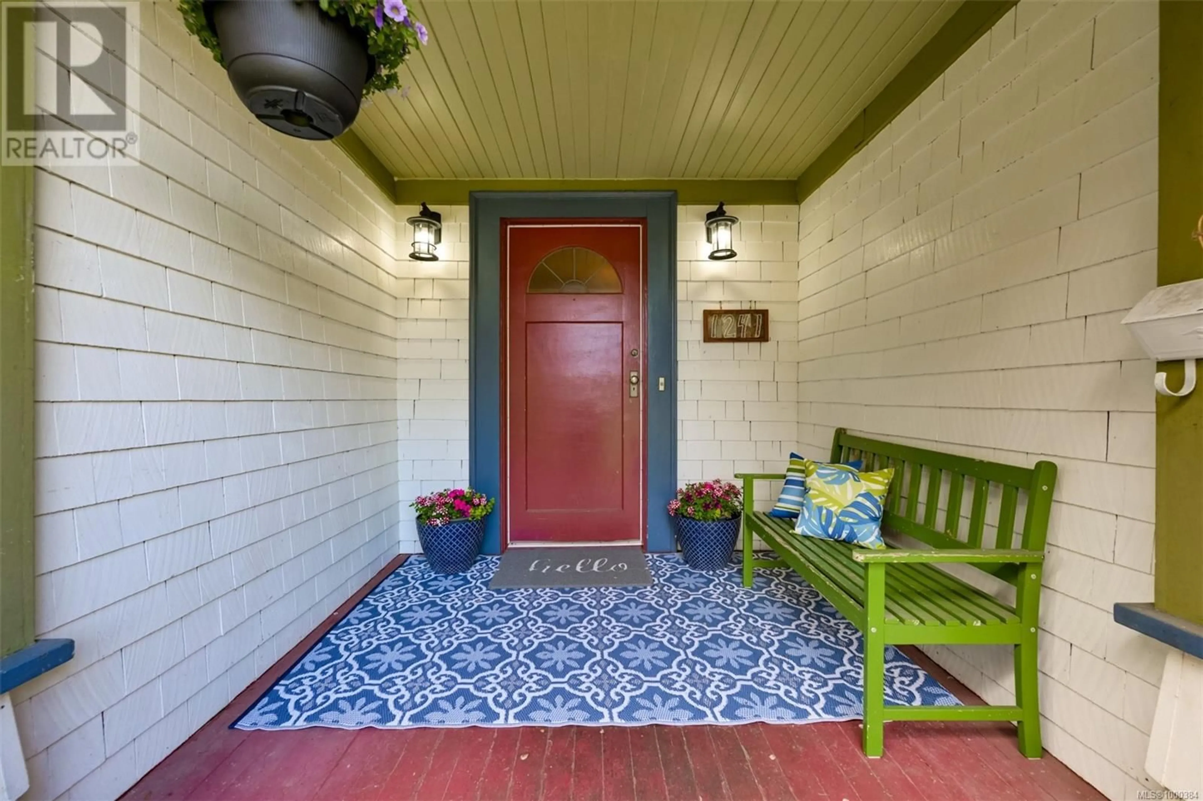 Indoor entryway for 1241 JUNO STREET, Esquimalt British Columbia V9A5J9