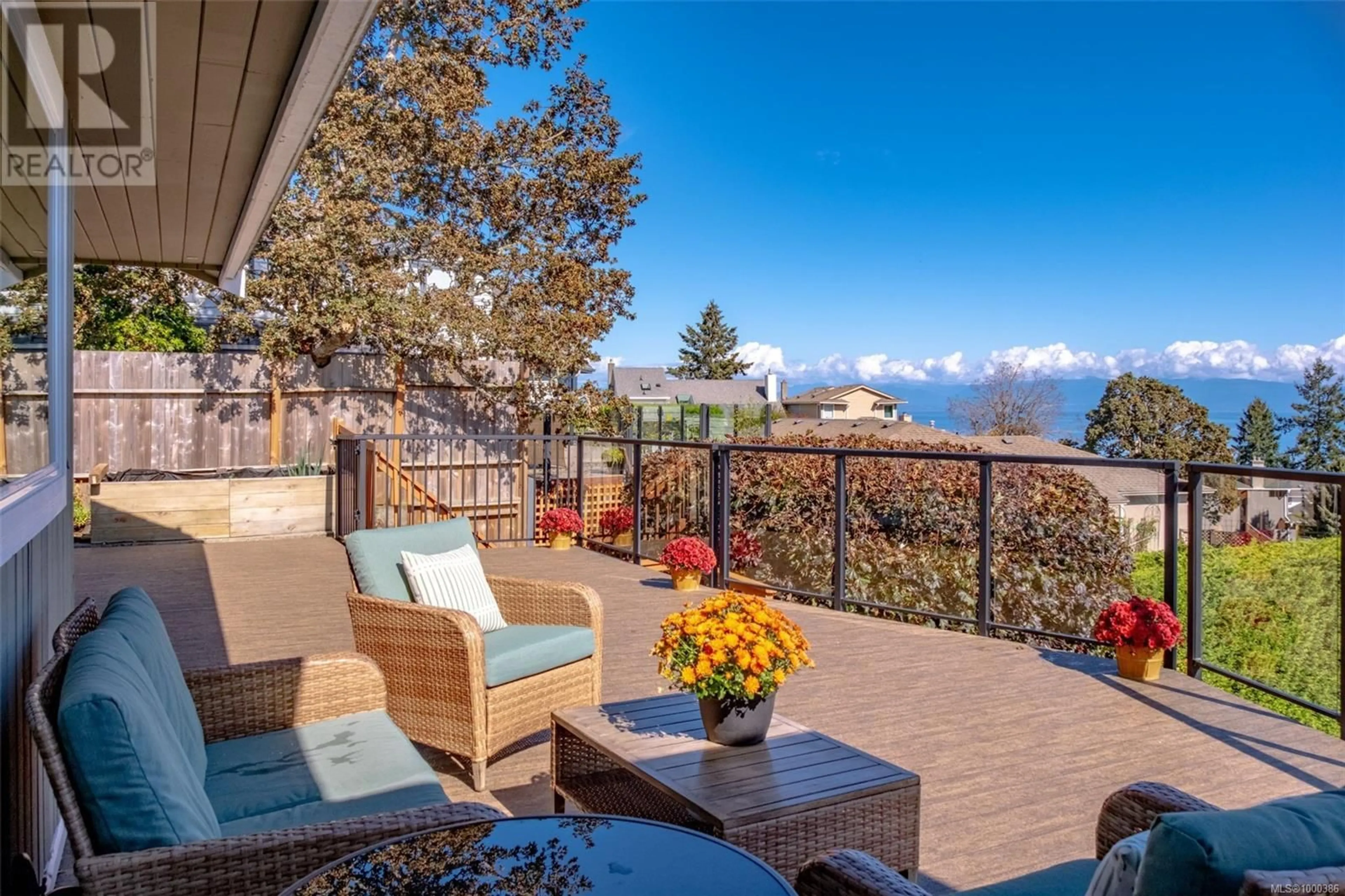 Patio, mountain view for 204 SCARBOROUGH PLACE, Nanaimo British Columbia V9T5L3