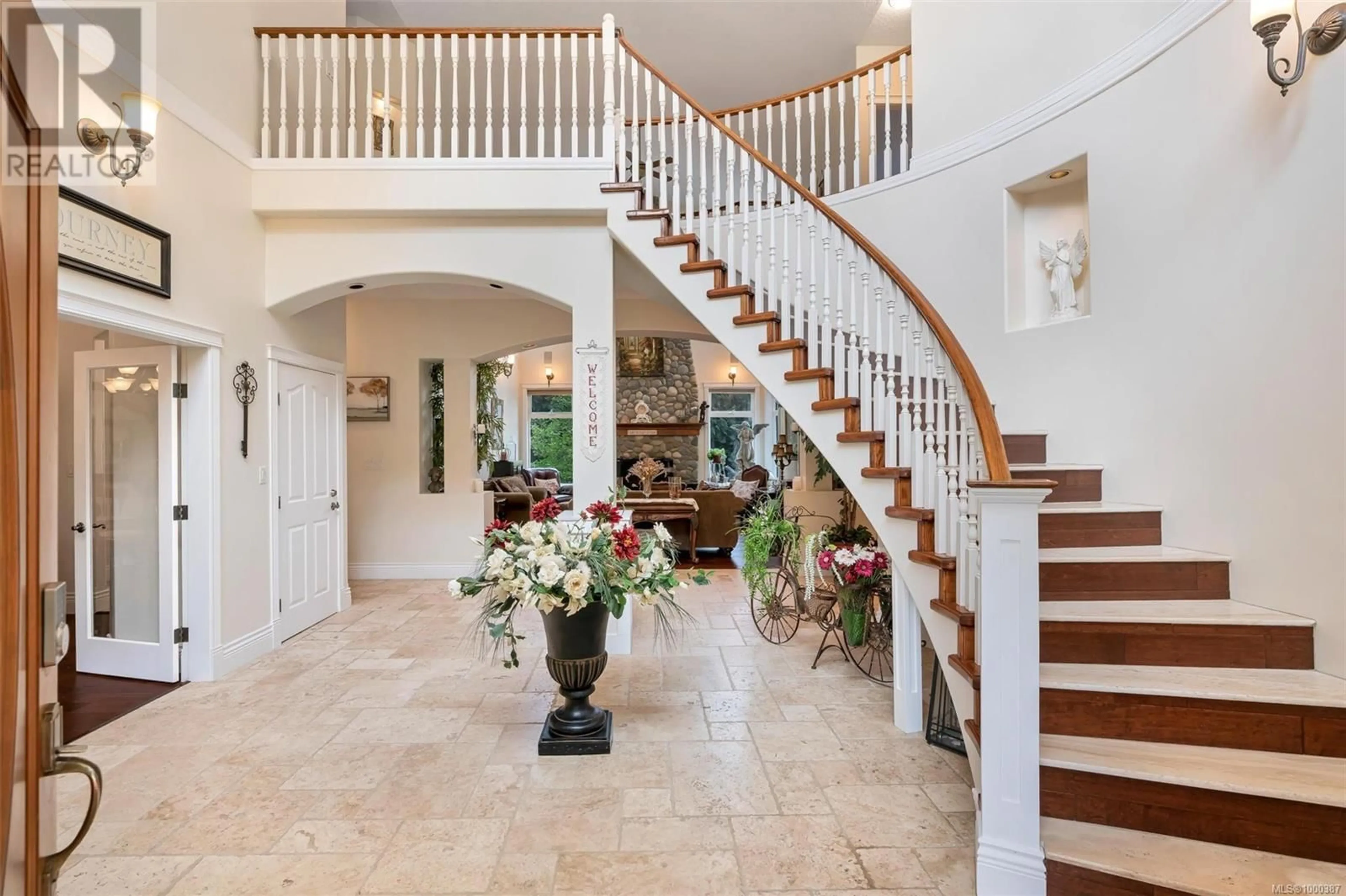 Indoor foyer for 3250 COBBLE HILL ROAD, Cobble Hill British Columbia V0R1L6