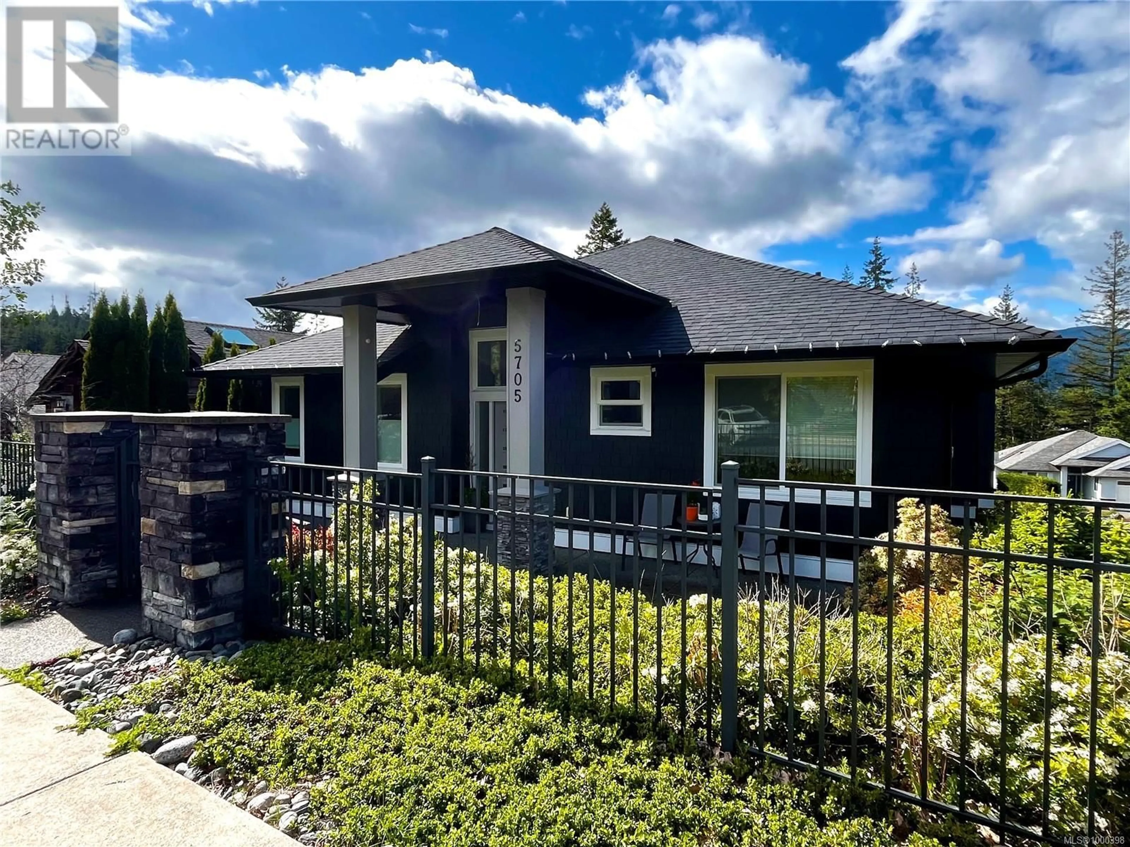 Home with vinyl exterior material, street for 5705 LINLEY VALLEY DRIVE, Nanaimo British Columbia V9T0G5