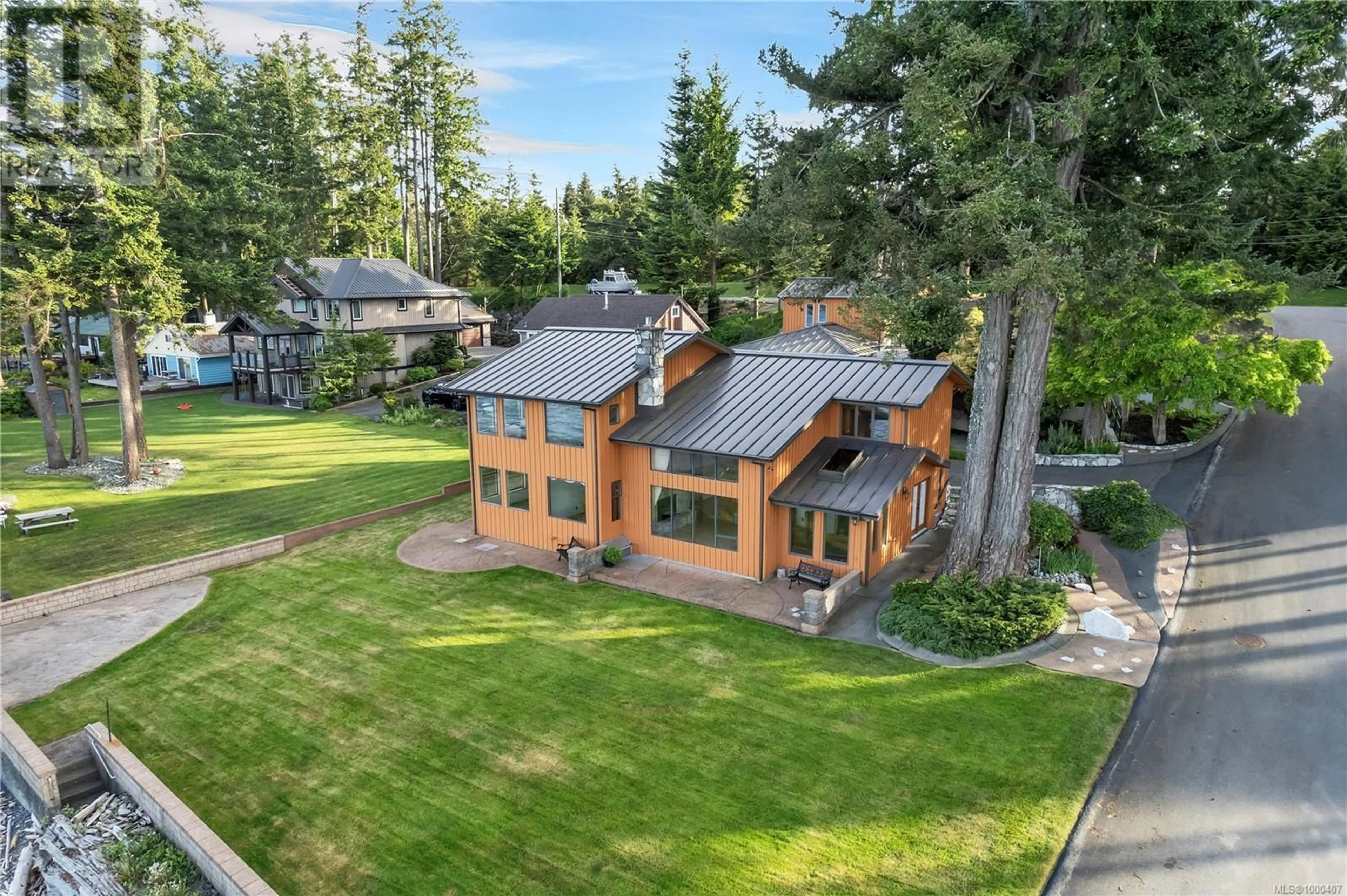 A pic from outside/outdoor area/front of a property/back of a property/a pic from drone, unknown for 75 SHELL ROAD, Campbell River British Columbia V9H1L8