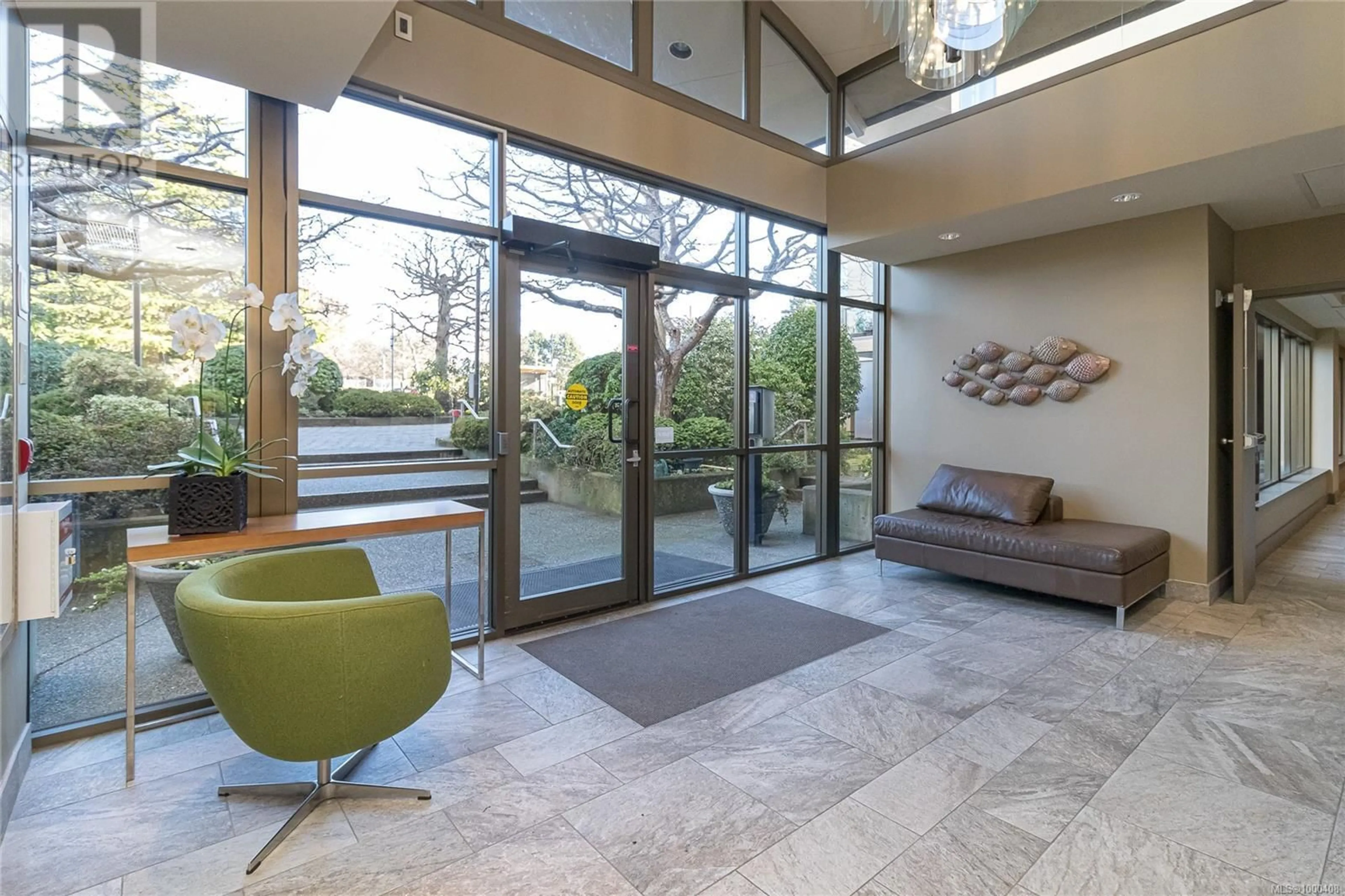 Indoor foyer for 470 - 188 DOUGLAS STREET, Victoria British Columbia V8V2P1
