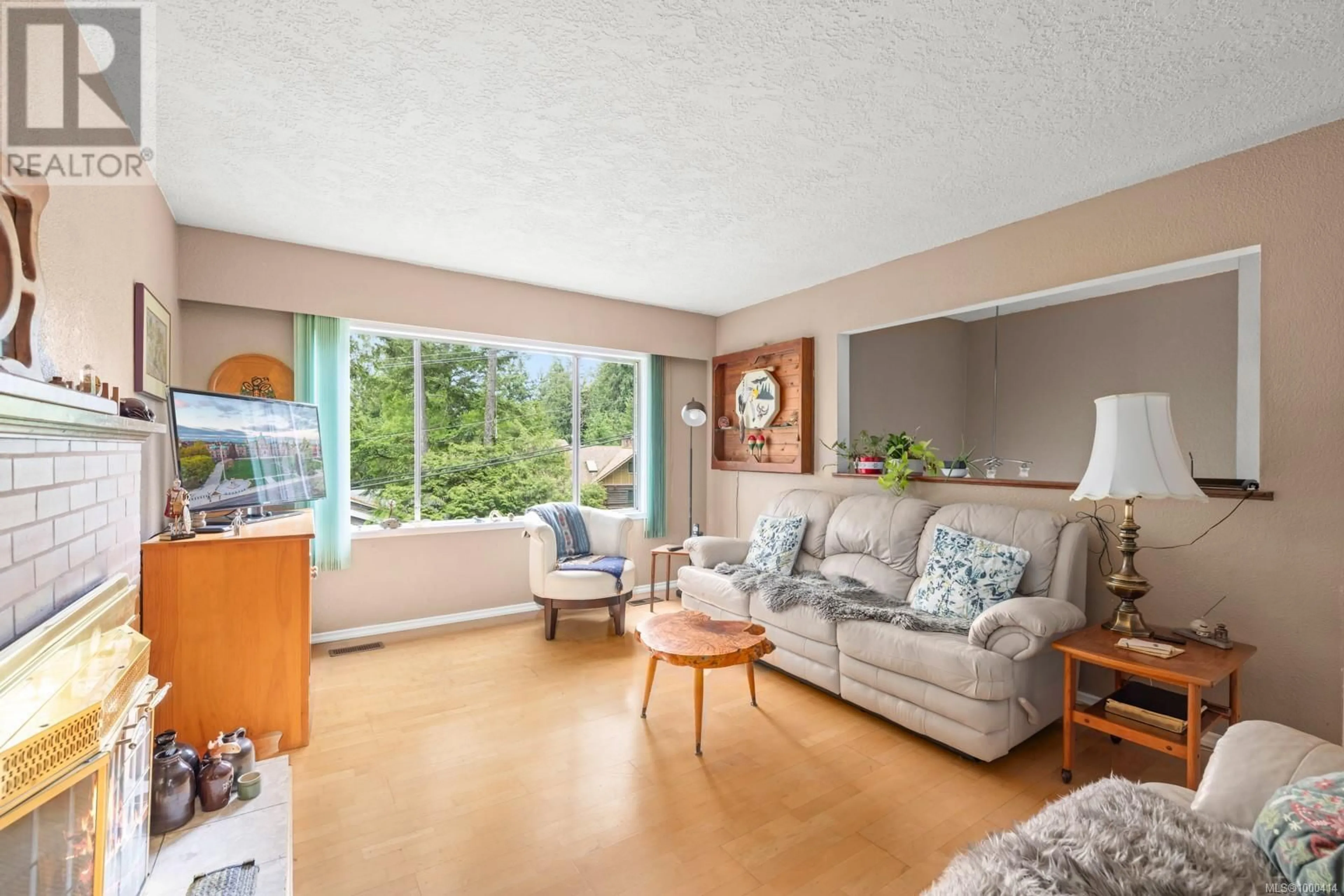 Living room with furniture, unknown for 3313 FULTON ROAD, Colwood British Columbia V9C2T8