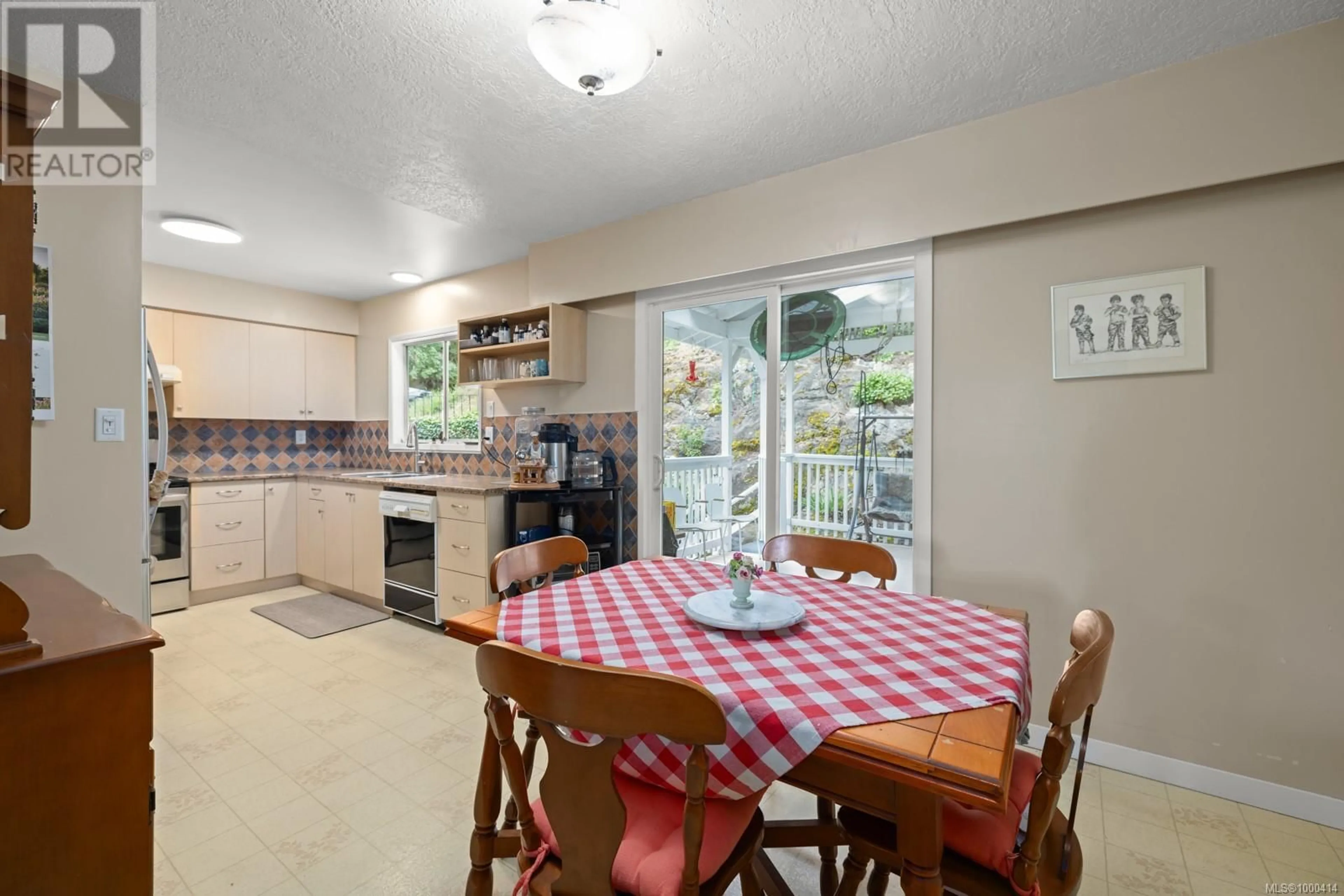 Standard kitchen, ceramic/tile floor for 3313 FULTON ROAD, Colwood British Columbia V9C2T8