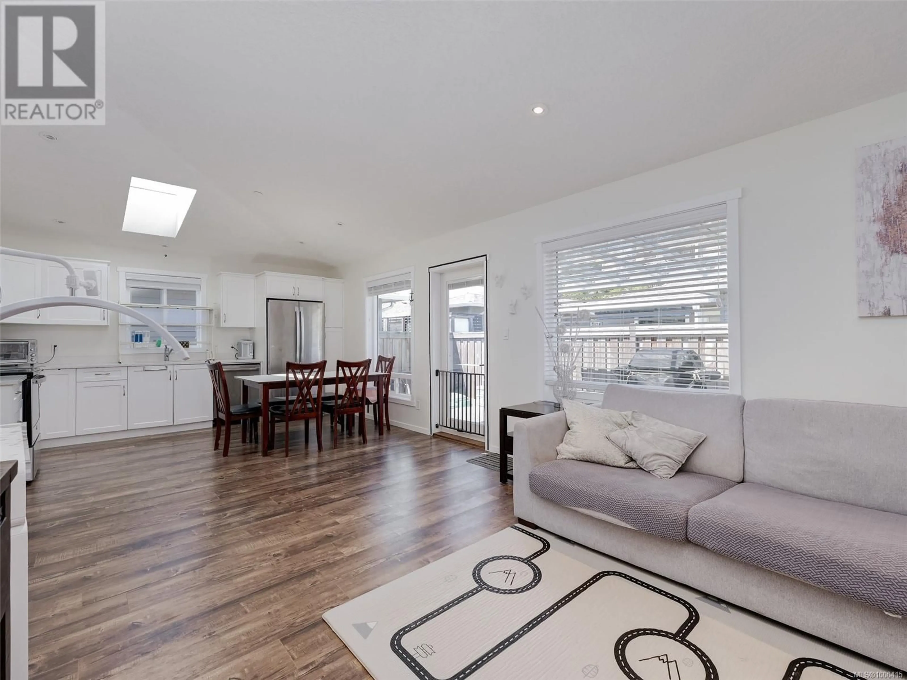 Living room with furniture, wood/laminate floor for 2 - 7650 QWUC CHUS LANE, Central Saanich British Columbia V8M0B4