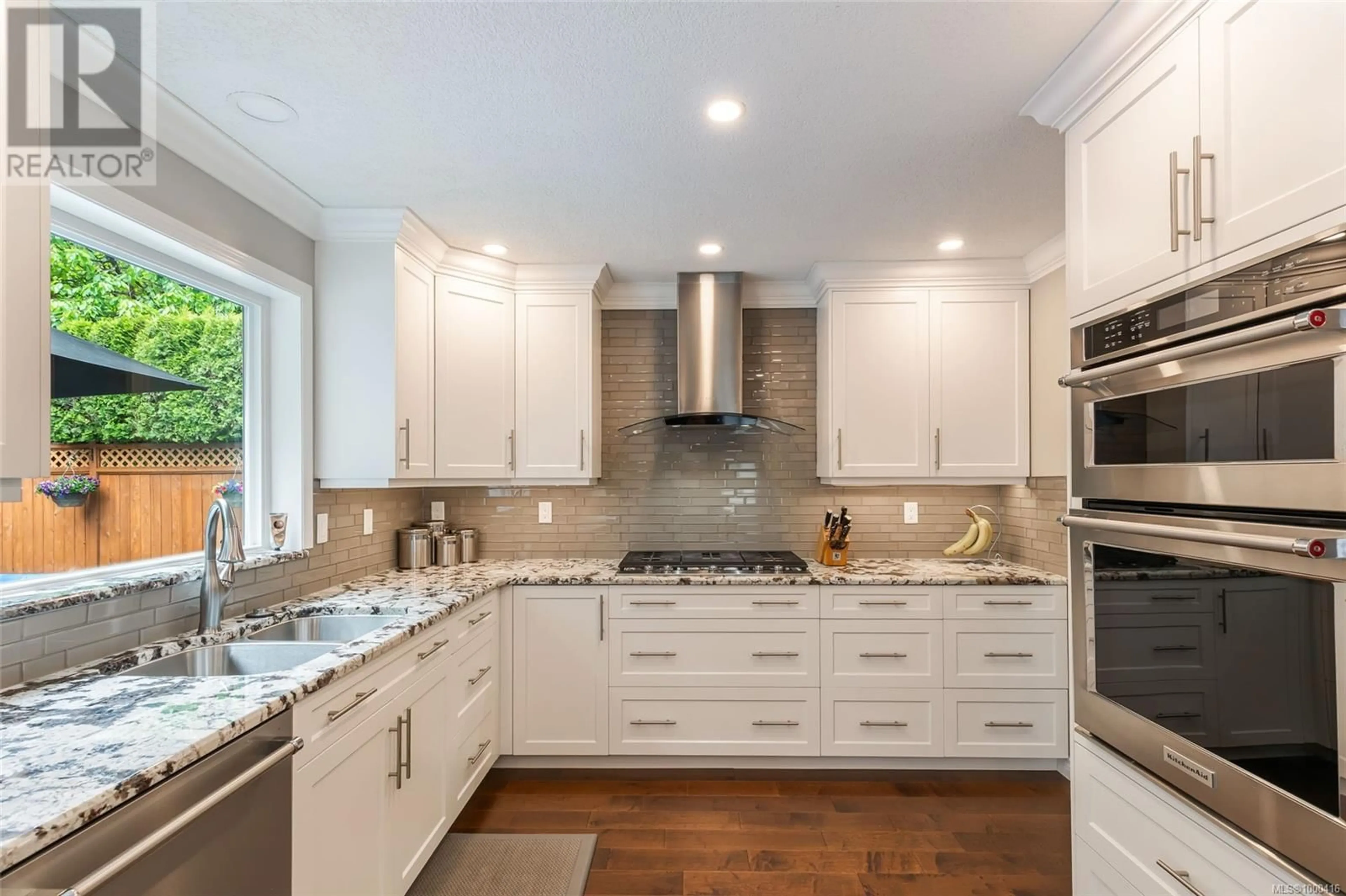 Contemporary kitchen, ceramic/tile floor for 2005 BERKSHIRE PLACE, Nanaimo British Columbia V9T5R3