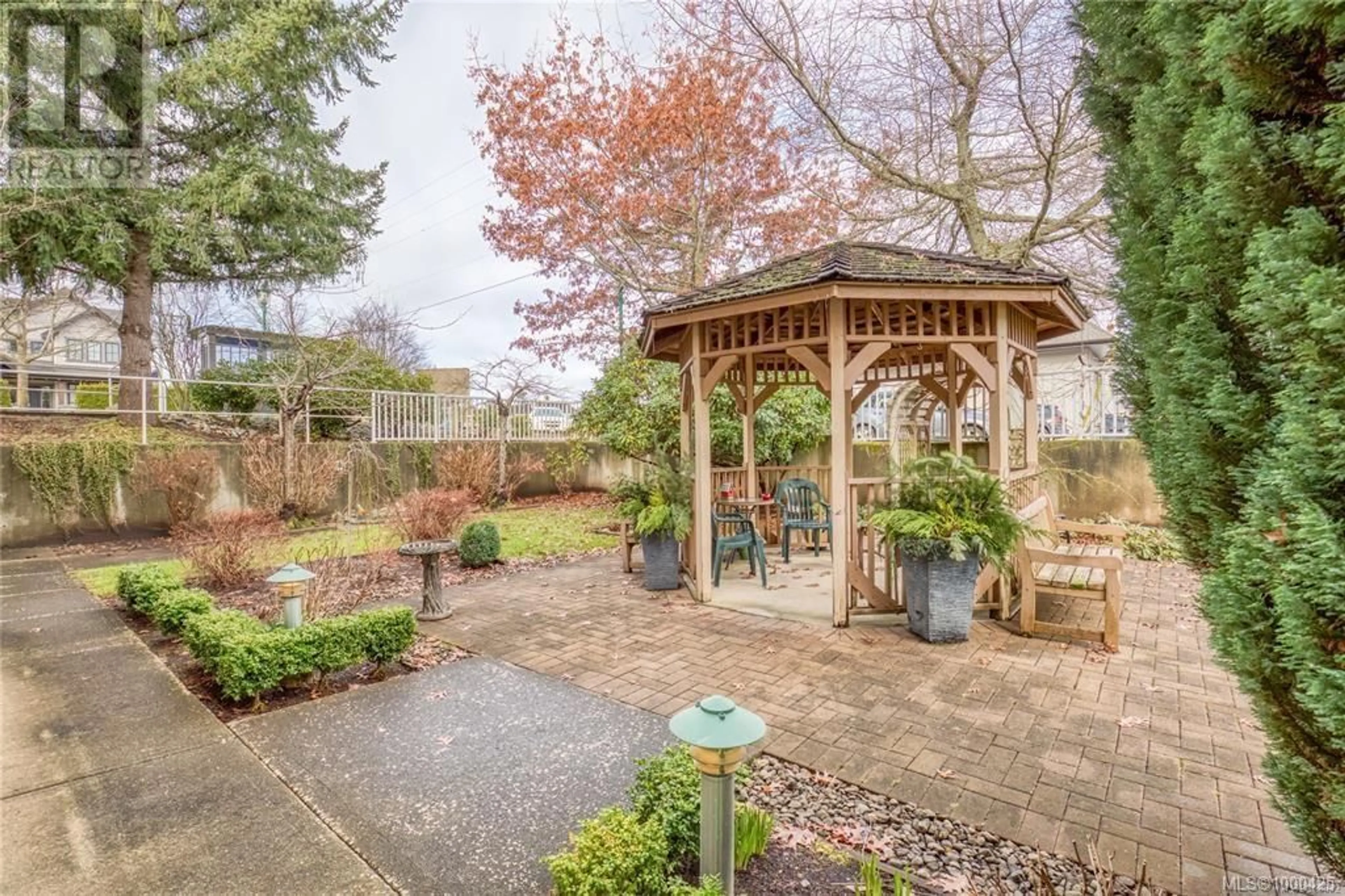 Patio, street for 203 - 750 MEMORIAL AVENUE, Qualicum Beach British Columbia V9K2P6