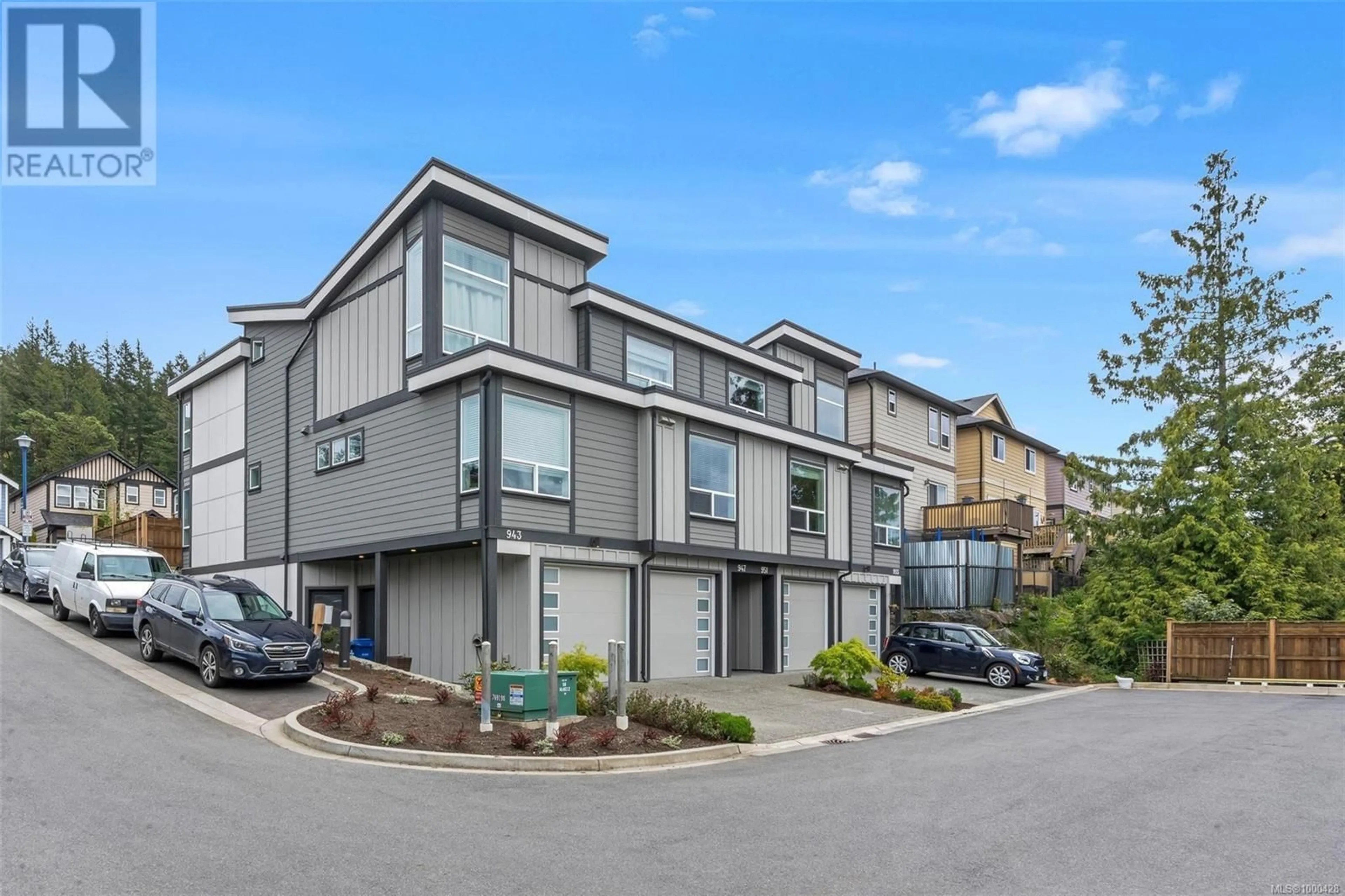 A pic from outside/outdoor area/front of a property/back of a property/a pic from drone, street for 951 WARBLER CLOSE, Langford British Columbia V9C0J4