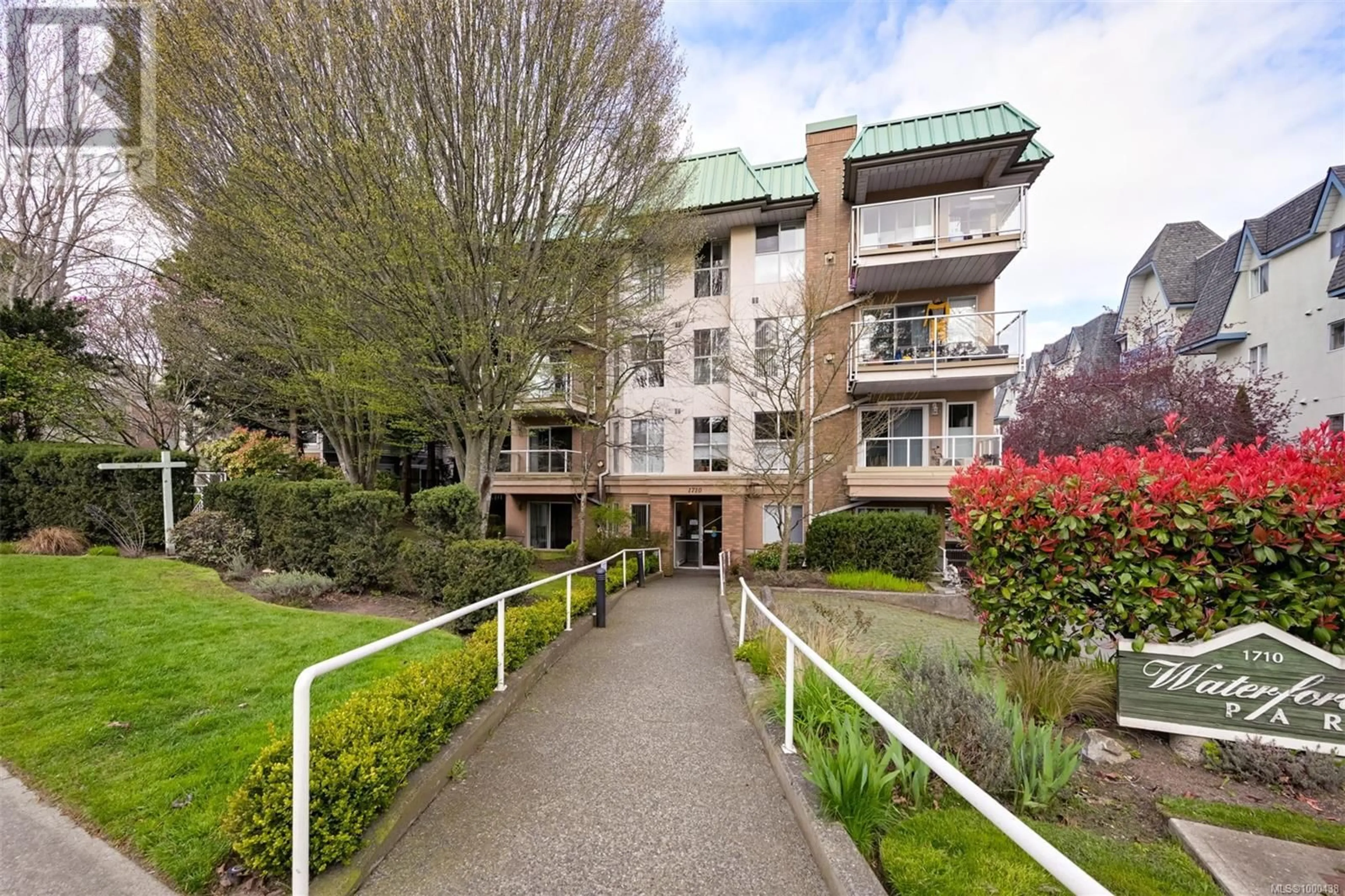 A pic from outside/outdoor area/front of a property/back of a property/a pic from drone, street for 203 - 1710 FORT STREET, Victoria British Columbia V8R1J2