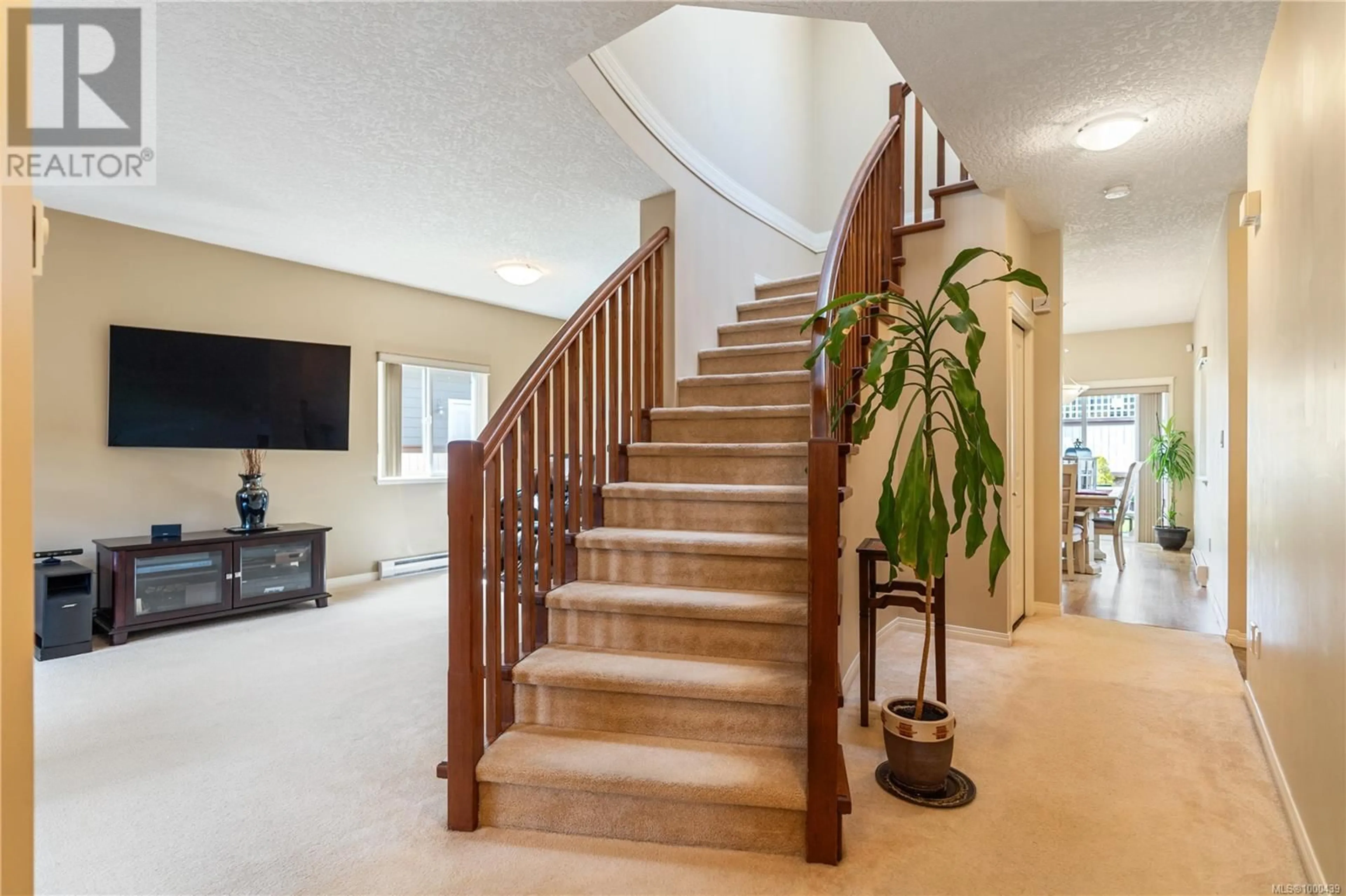 Indoor foyer for 2450 LUND ROAD, View Royal British Columbia V9B6V5