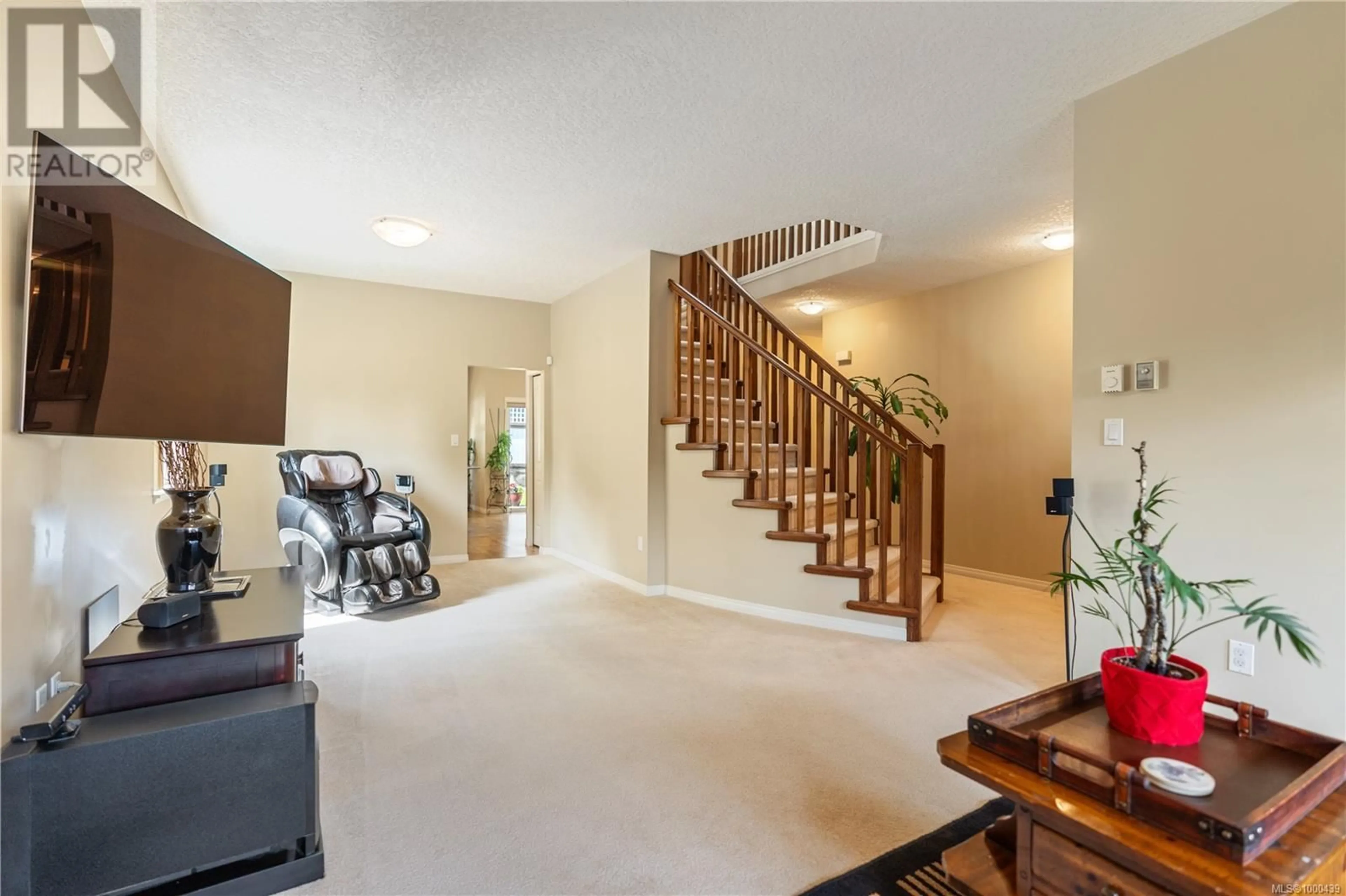 Indoor foyer for 2450 LUND ROAD, View Royal British Columbia V9B6V5