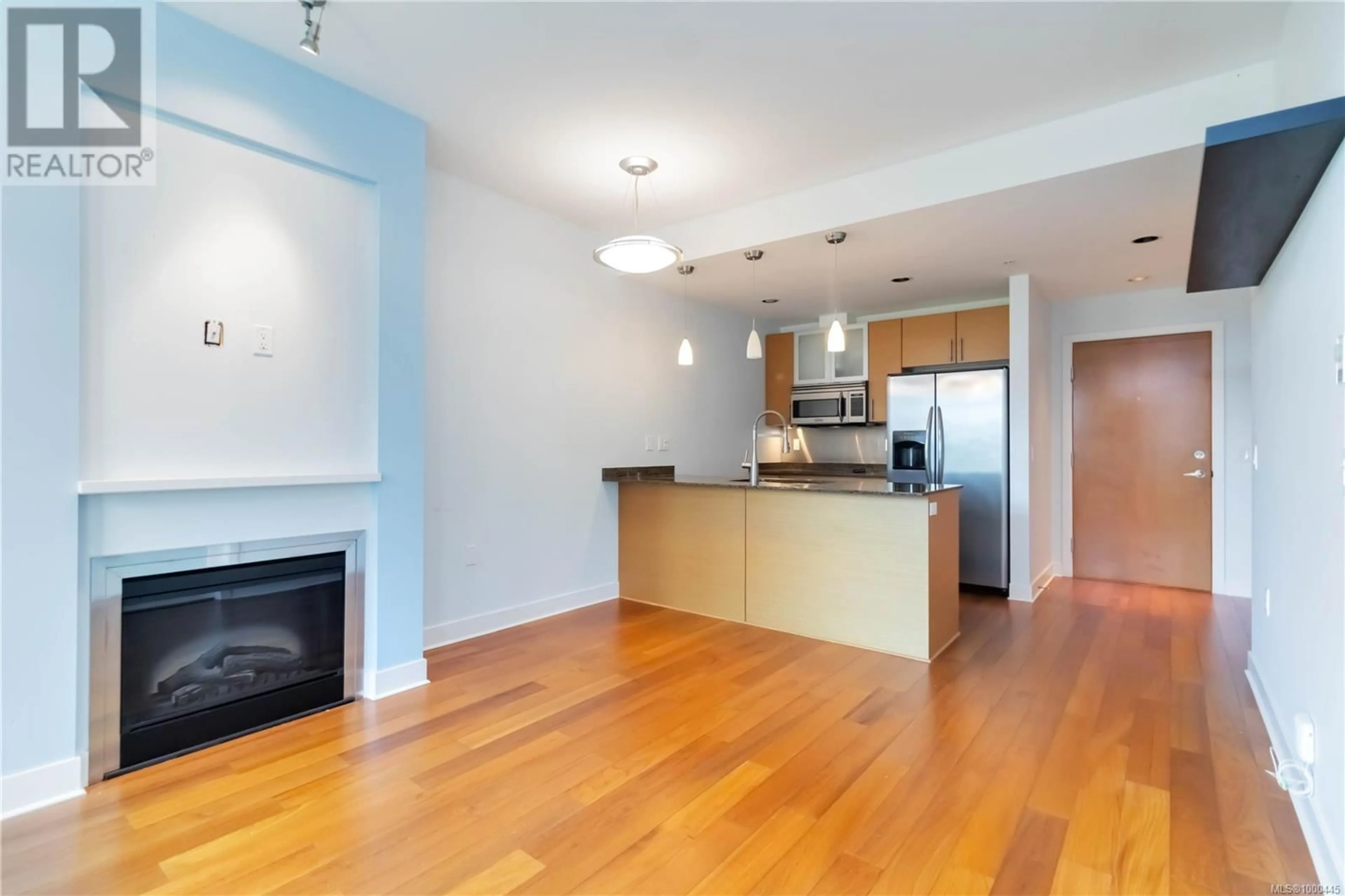 Open concept kitchen, wood/laminate floor for 302 - 3614 RICHMOND ROAD, Saanich British Columbia V8P4R5