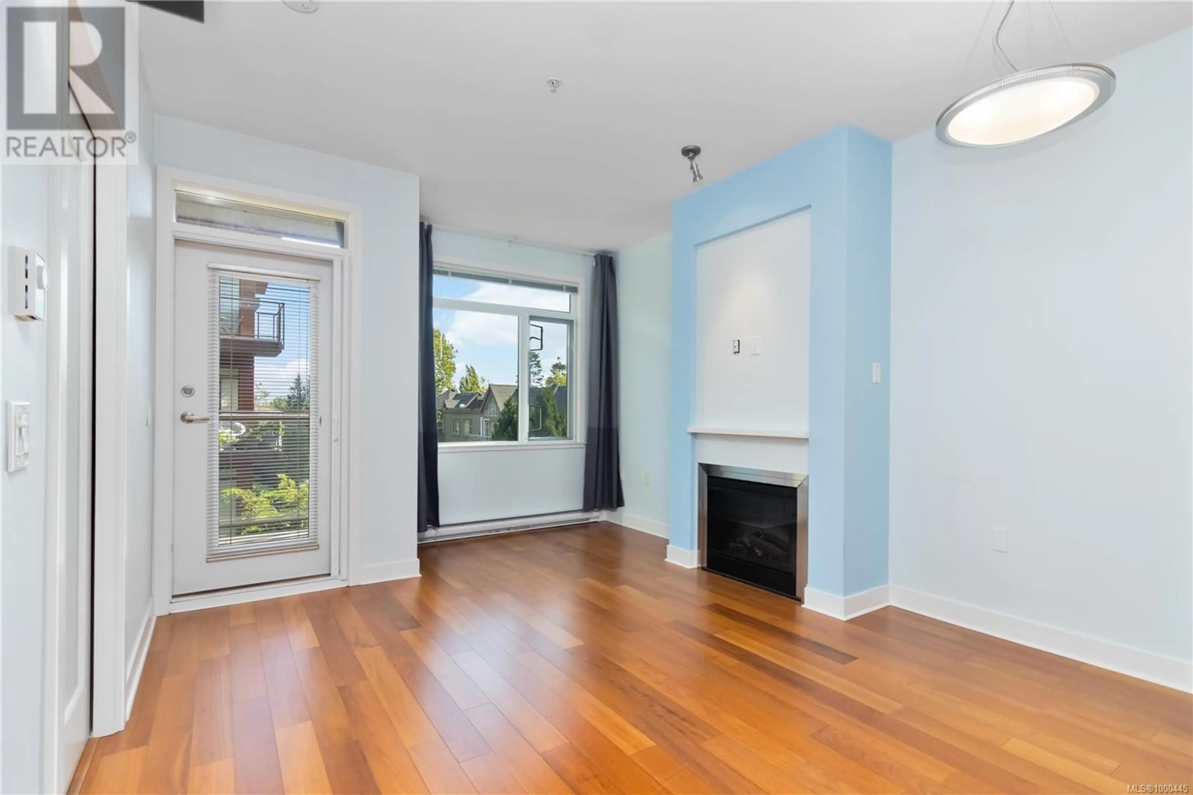 Unknown for 302 - 3614 RICHMOND ROAD, Saanich British Columbia V8P4R5
