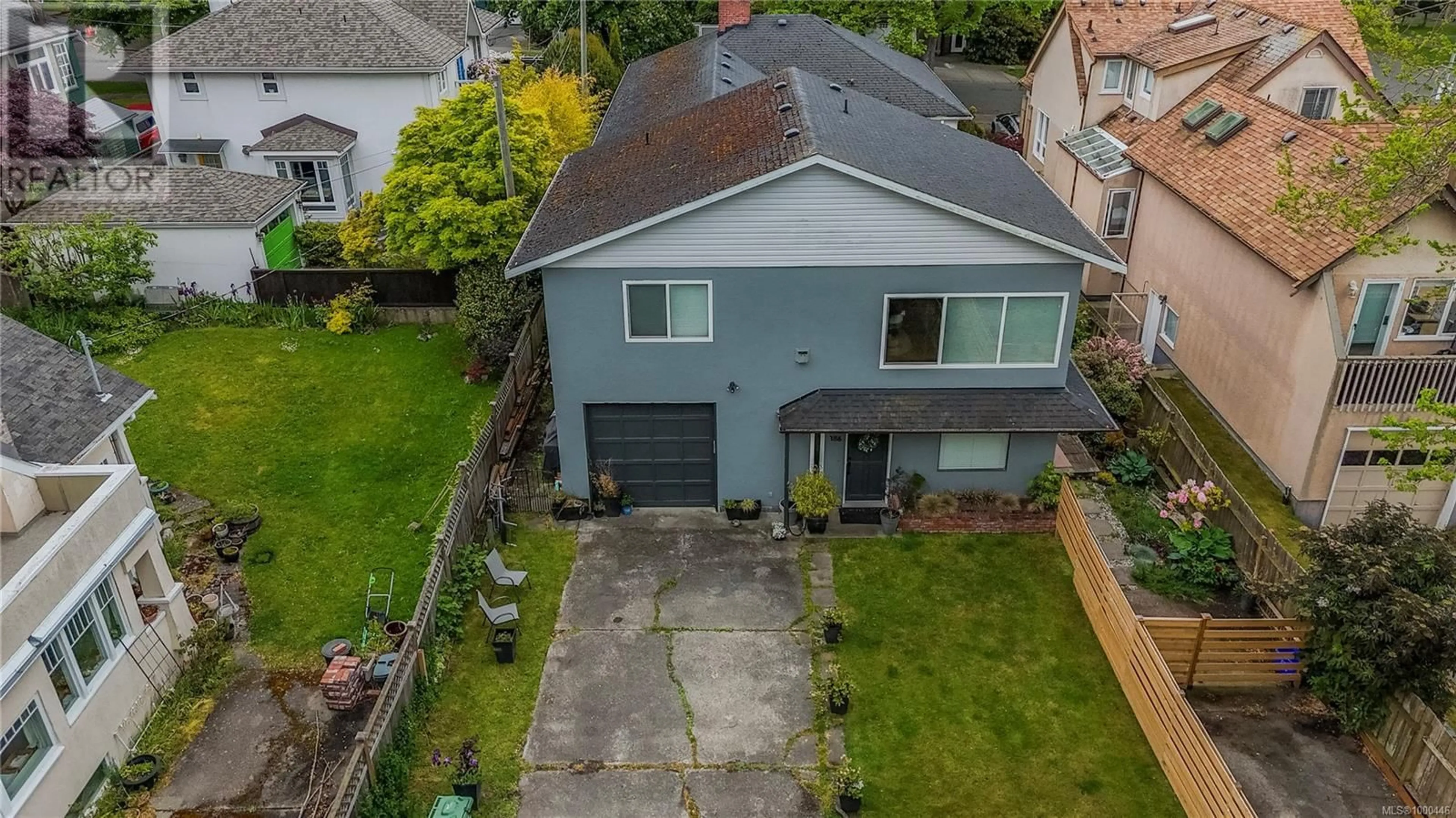 A pic from outside/outdoor area/front of a property/back of a property/a pic from drone, street for 184-186 ST. CHARLES STREET, Victoria British Columbia V8S3M7