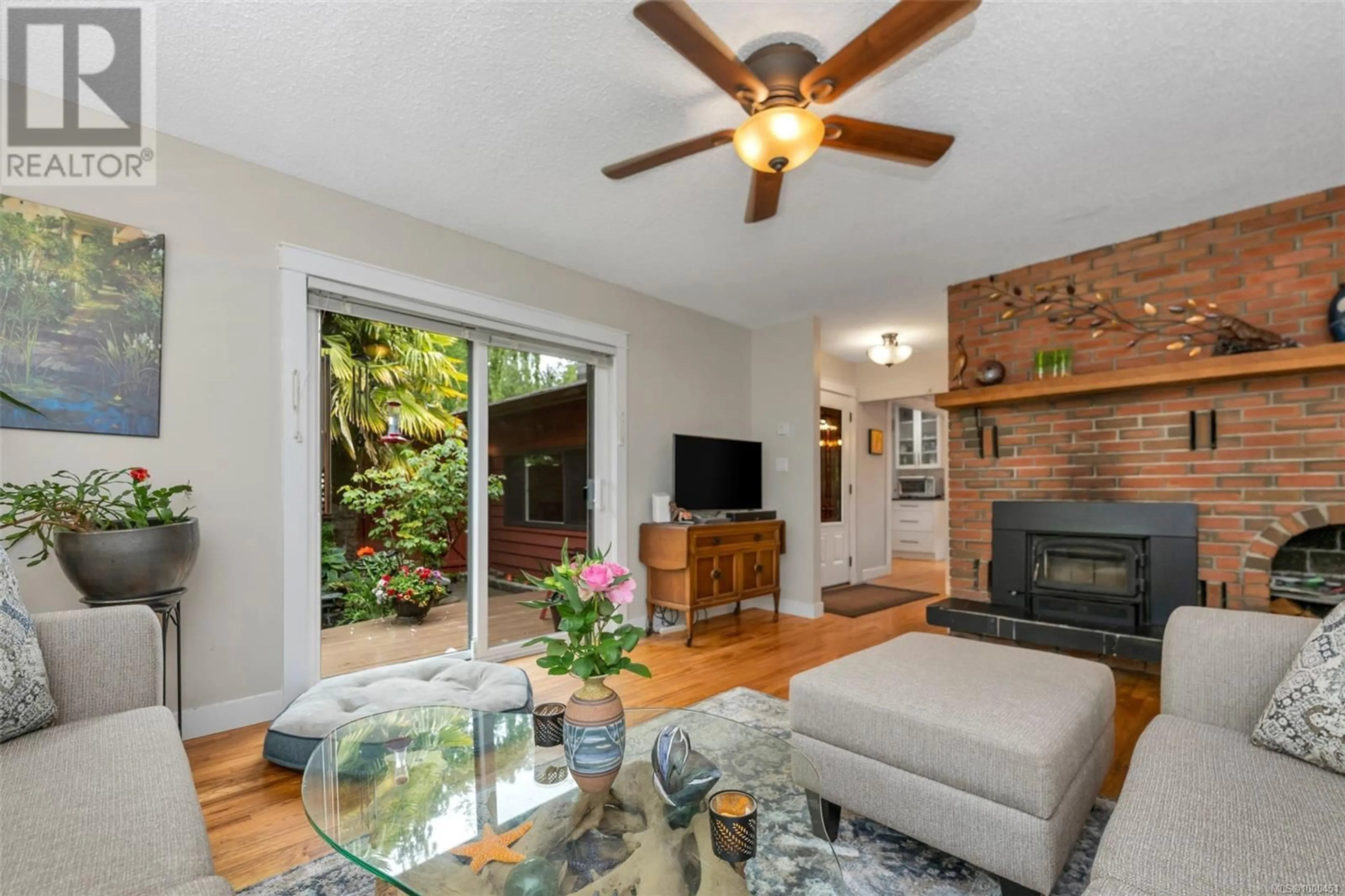Living room with furniture, unknown for 2379 OTTER POINT ROAD, Sooke British Columbia V9Z0H9