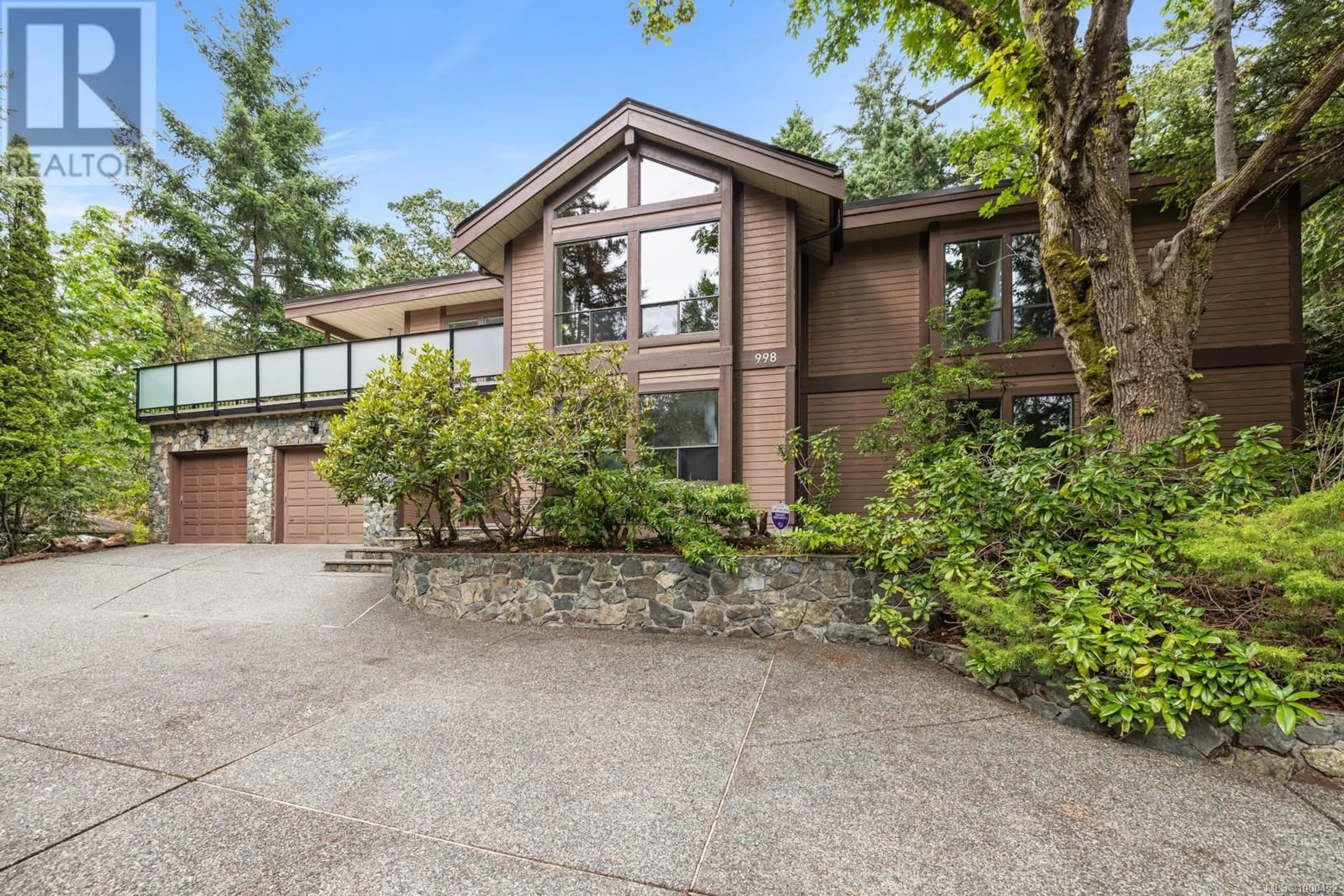 Unknown for 998 LOHBRUNNER ROAD WEST, Saanich British Columbia V8X4K3