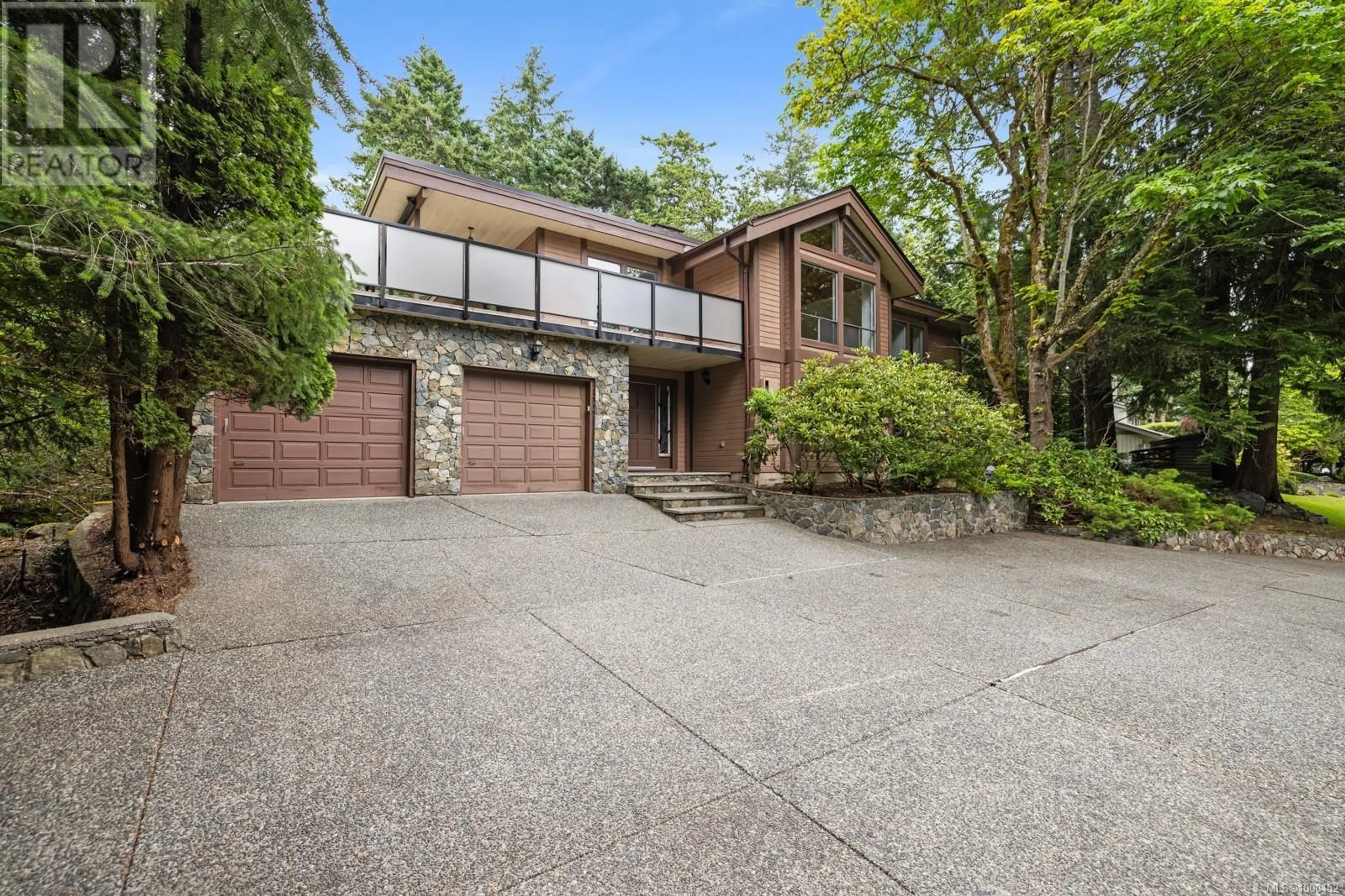 Unknown for 998 LOHBRUNNER ROAD WEST, Saanich British Columbia V8X4K3