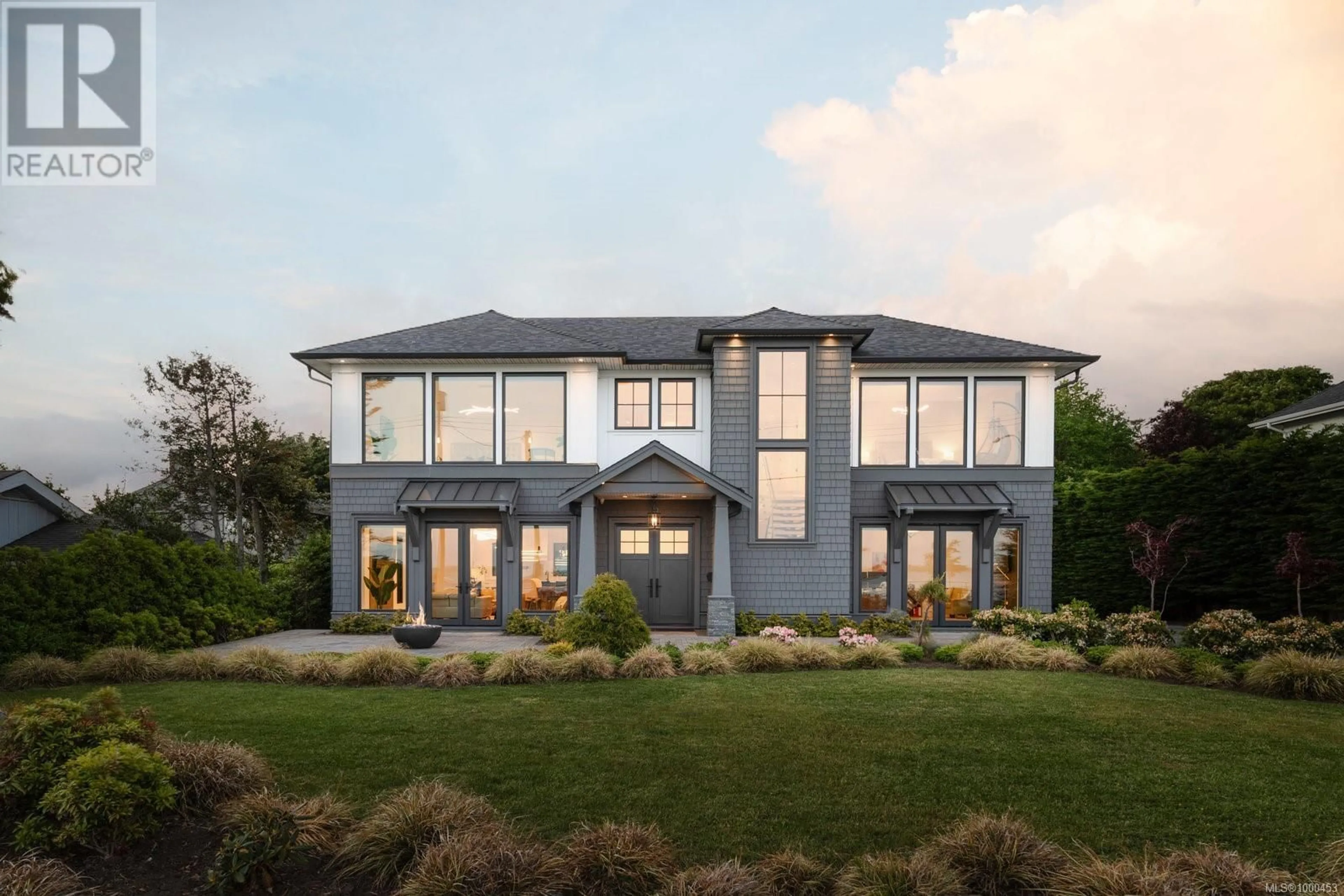 Home with vinyl exterior material, building for 418 BEACH DRIVE, Oak Bay British Columbia V8S2M4