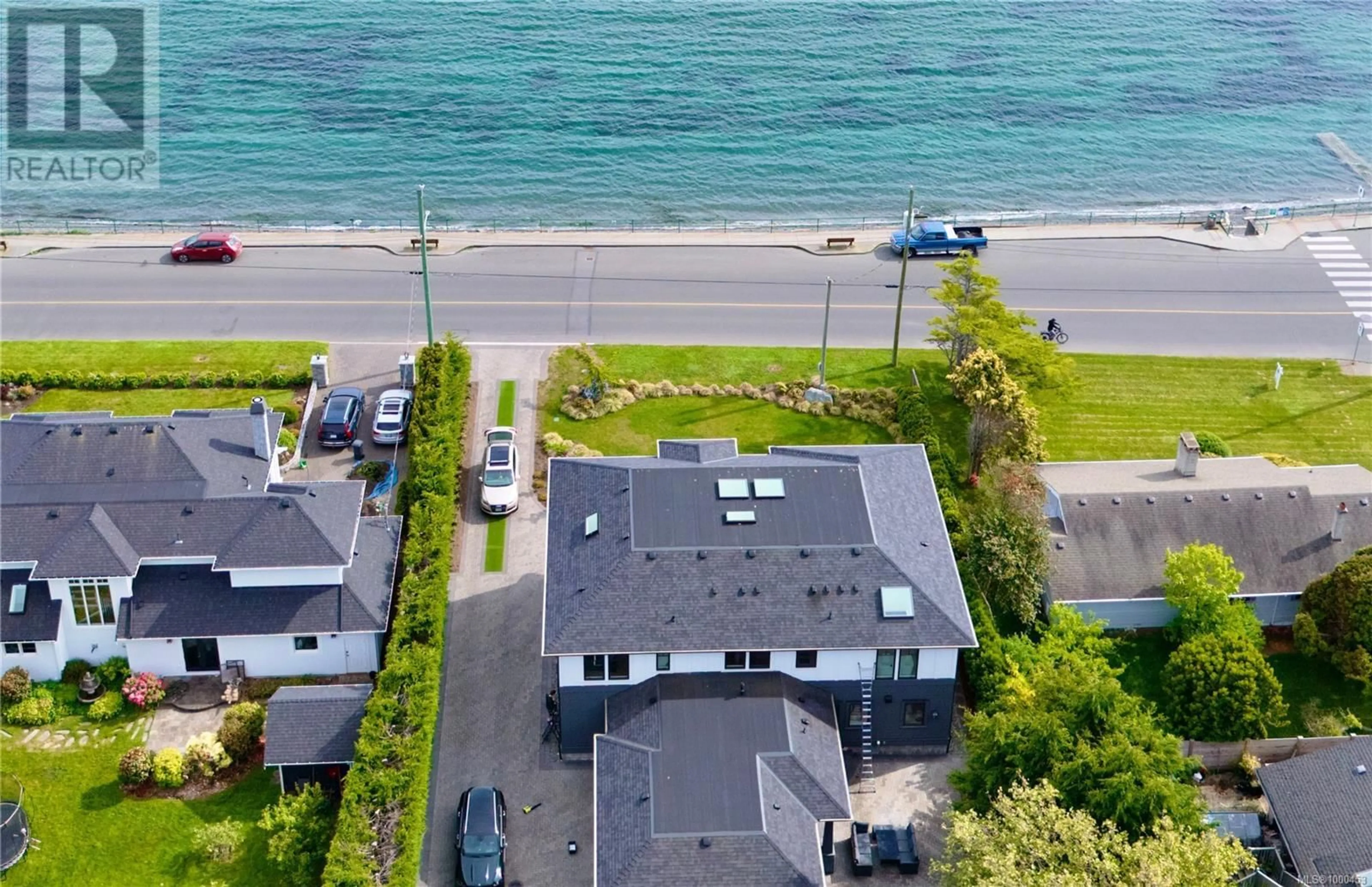 A pic from outside/outdoor area/front of a property/back of a property/a pic from drone, water/lake/river/ocean view for 418 BEACH DRIVE, Oak Bay British Columbia V8S2M4