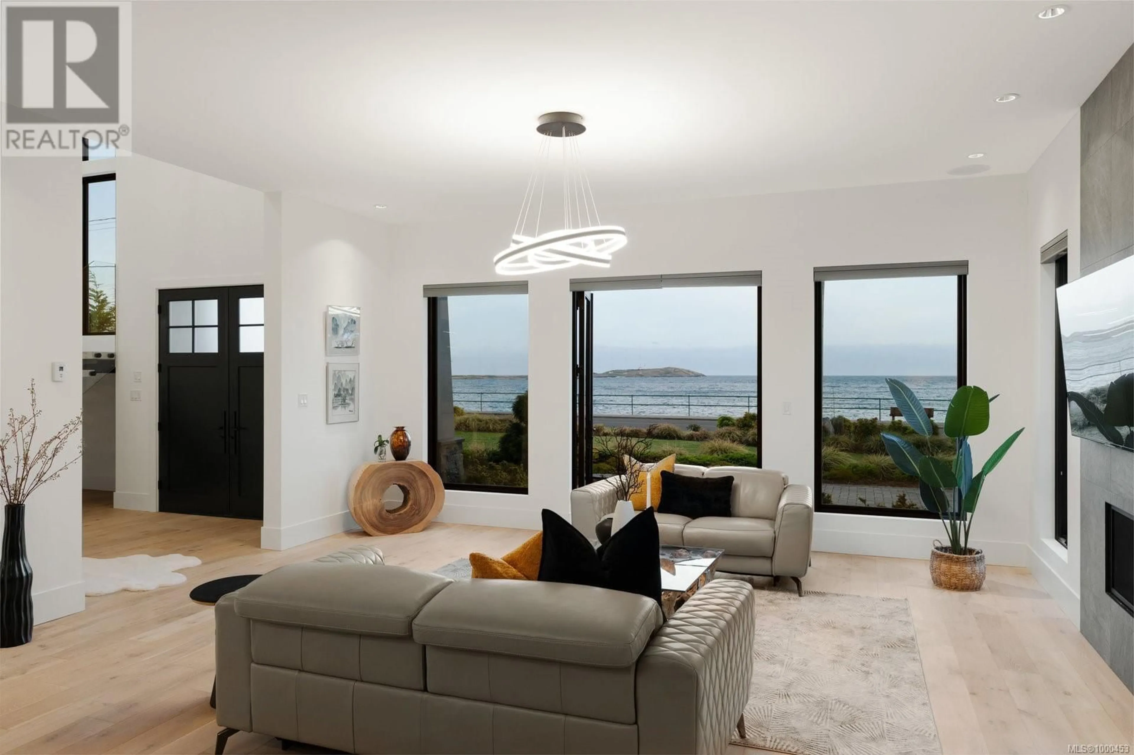 Living room with furniture, unknown for 418 BEACH DRIVE, Oak Bay British Columbia V8S2M4